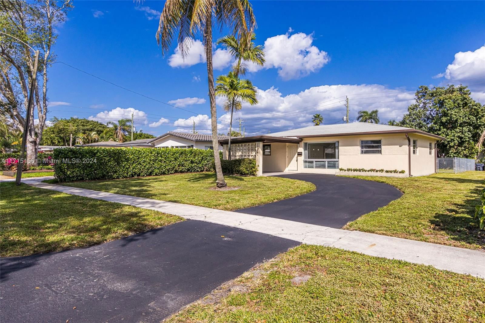 Real estate property located at 1917 42nd Ave, Broward, Hollywood Hills, Hollywood, FL