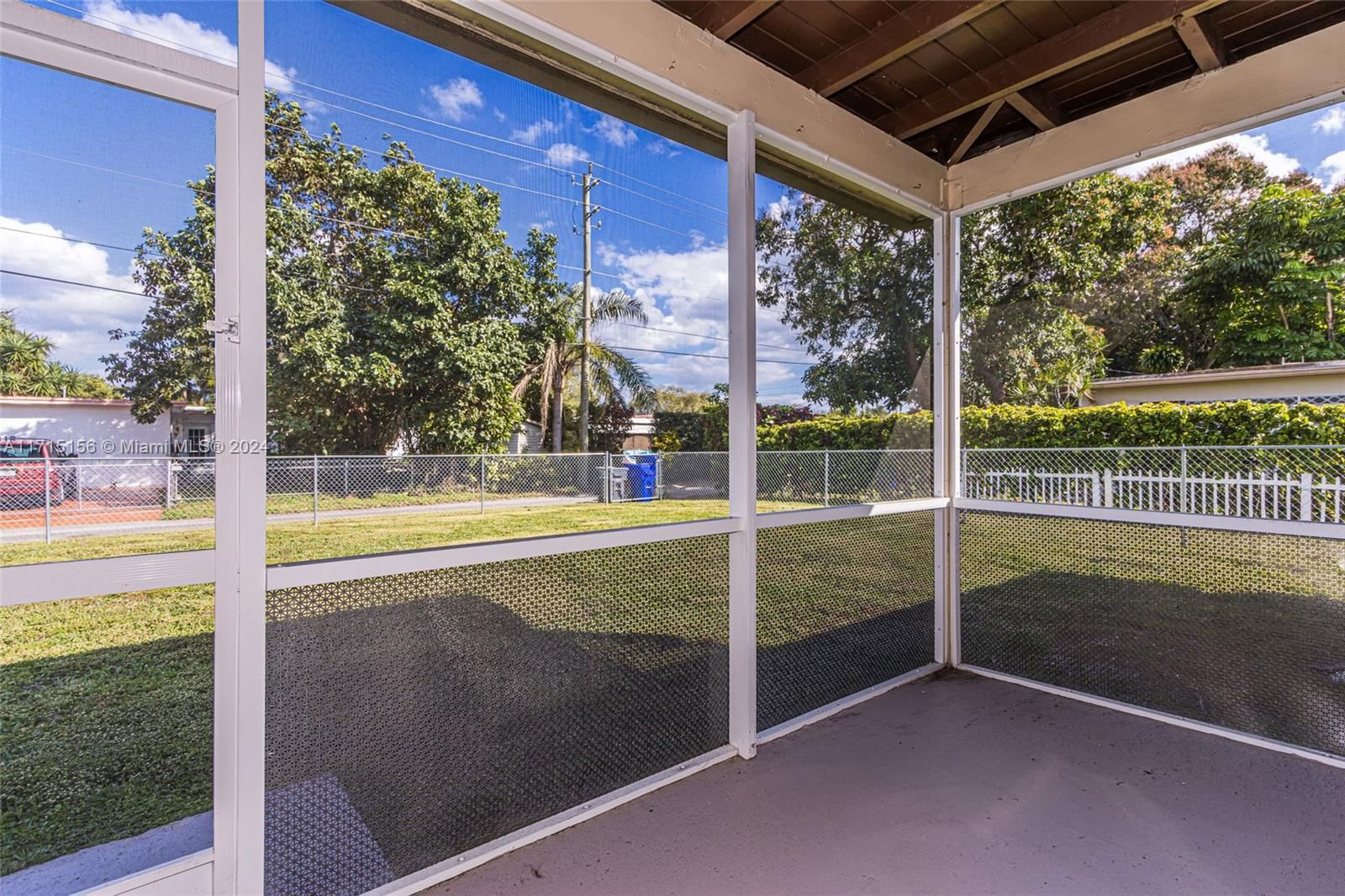 Real estate property located at 1917 42nd Ave, Broward, Hollywood Hills, Hollywood, FL