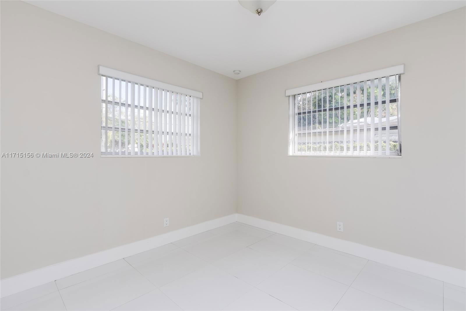 Real estate property located at 1917 42nd Ave, Broward, Hollywood Hills, Hollywood, FL