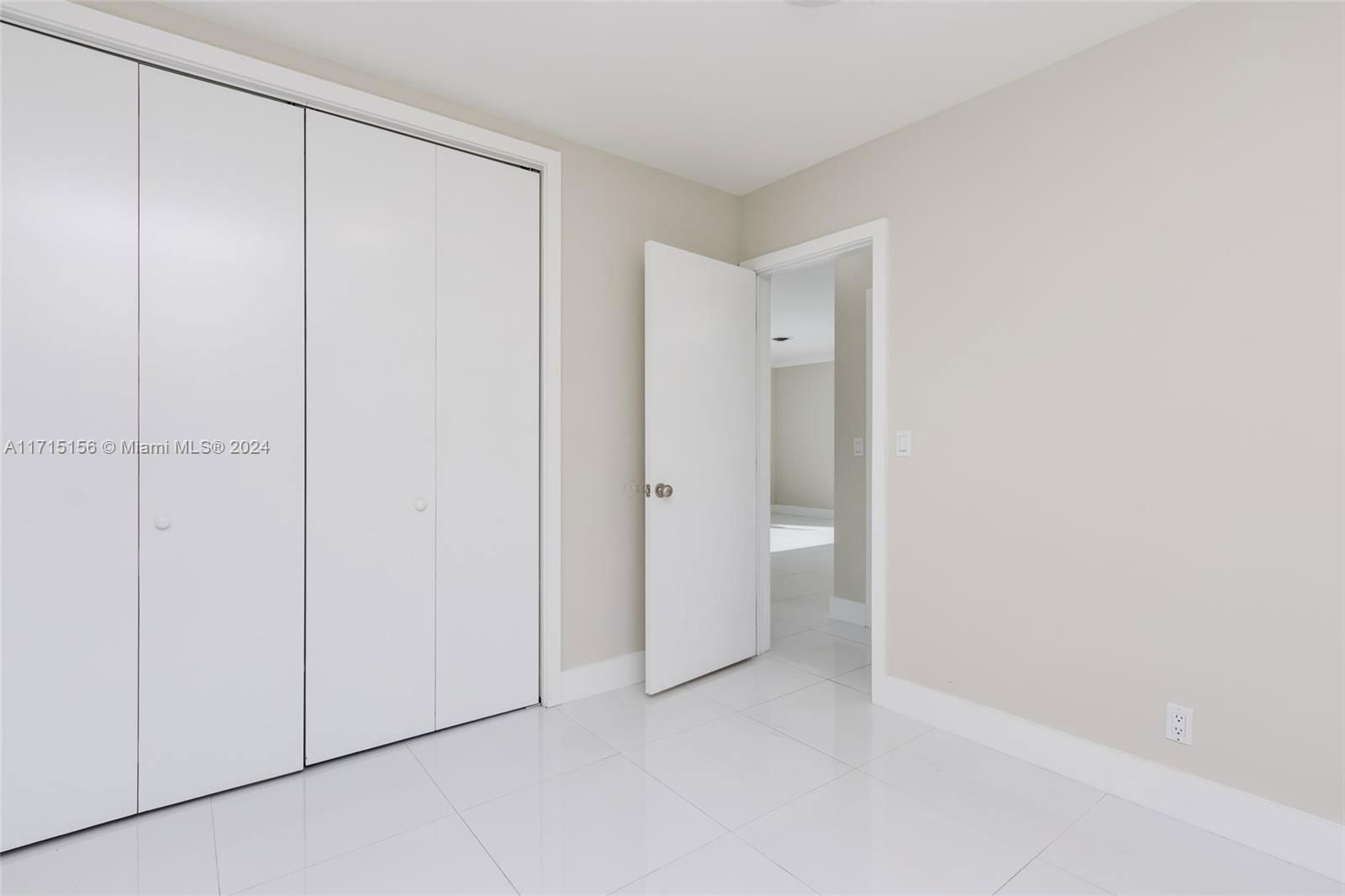 Real estate property located at 1917 42nd Ave, Broward, Hollywood Hills, Hollywood, FL