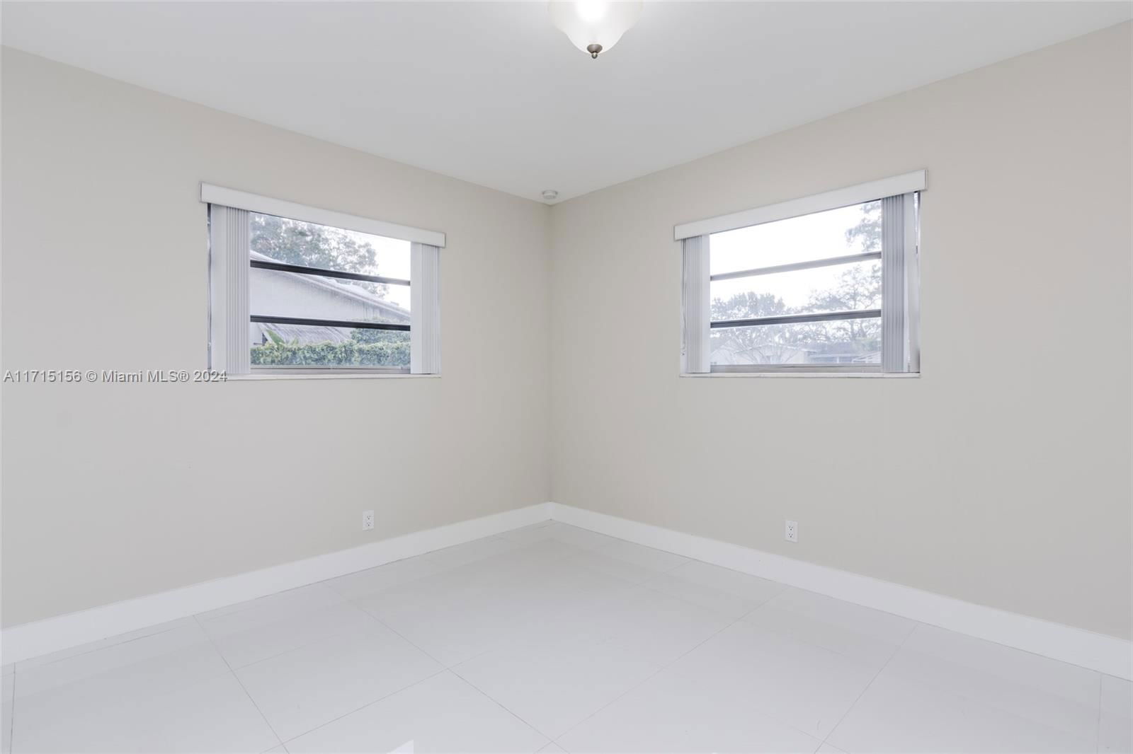 Real estate property located at 1917 42nd Ave, Broward, Hollywood Hills, Hollywood, FL