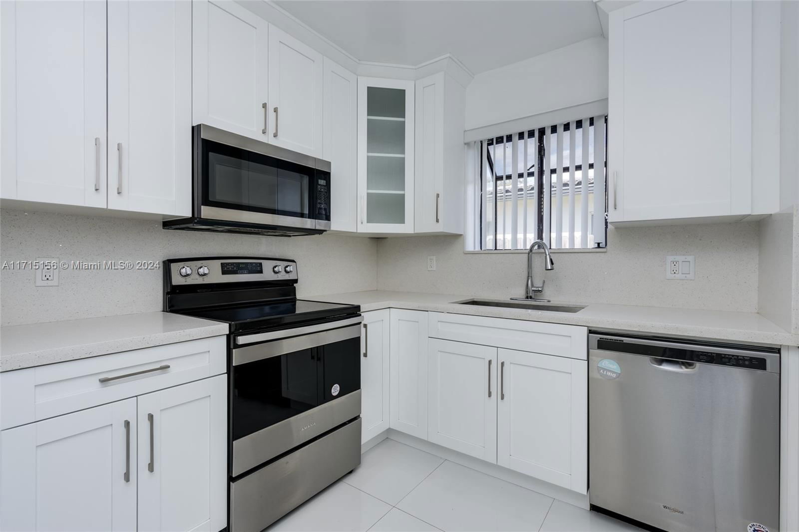 Real estate property located at 1917 42nd Ave, Broward, Hollywood Hills, Hollywood, FL