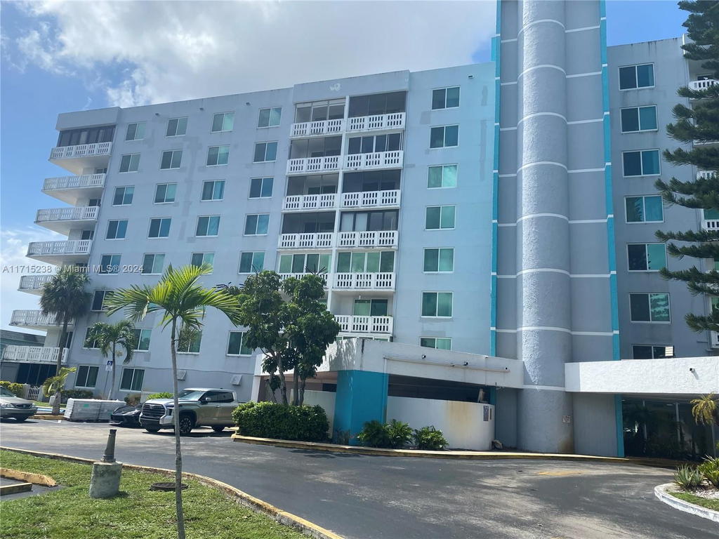 Real estate property located at 919 Hillcrest Dr #208, Broward, Hillcrest East No 20 Cond, Hollywood, FL