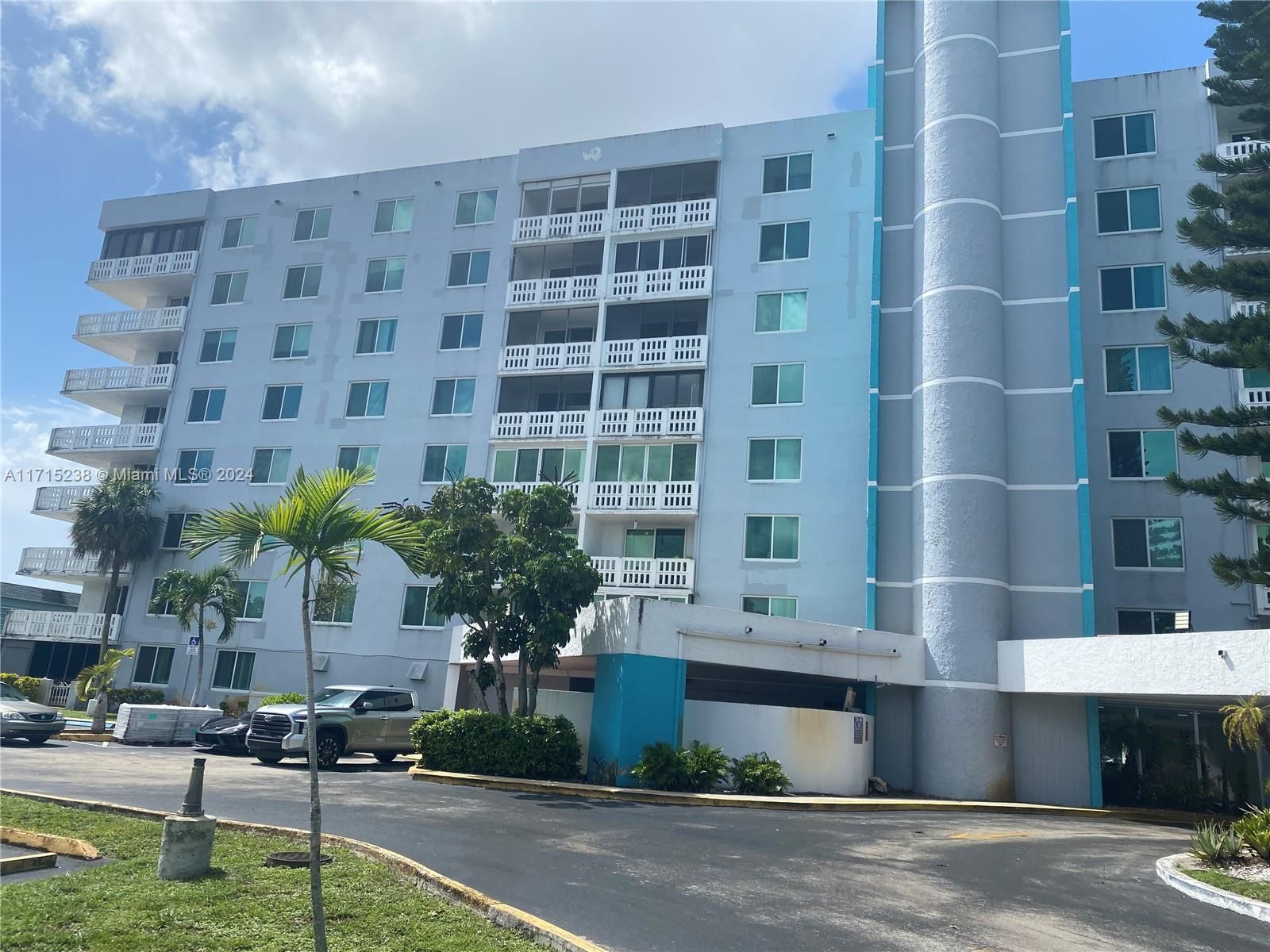 Real estate property located at 919 Hillcrest Dr #208, Broward, Hillcrest East No 20 Cond, Hollywood, FL