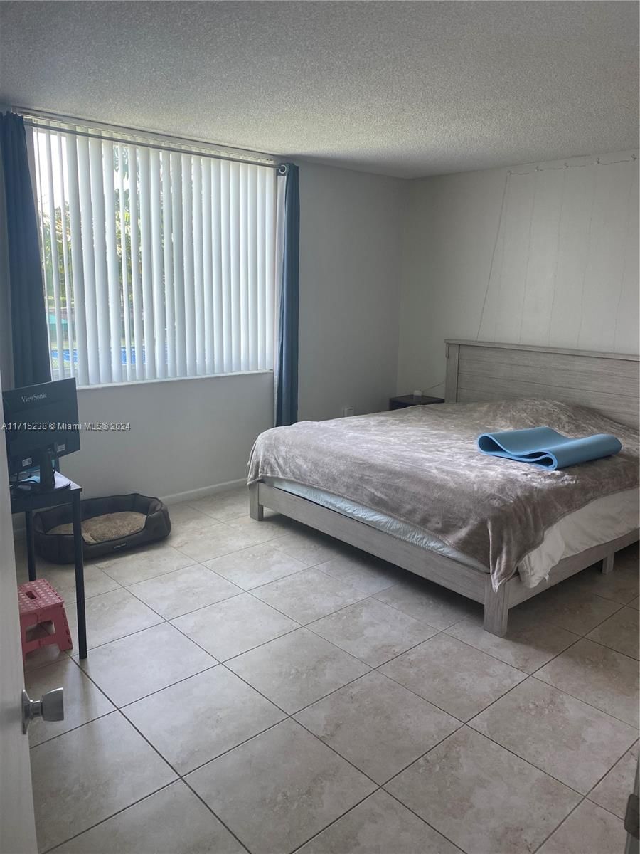 Real estate property located at 919 Hillcrest Dr #208, Broward, Hillcrest East No 20 Cond, Hollywood, FL