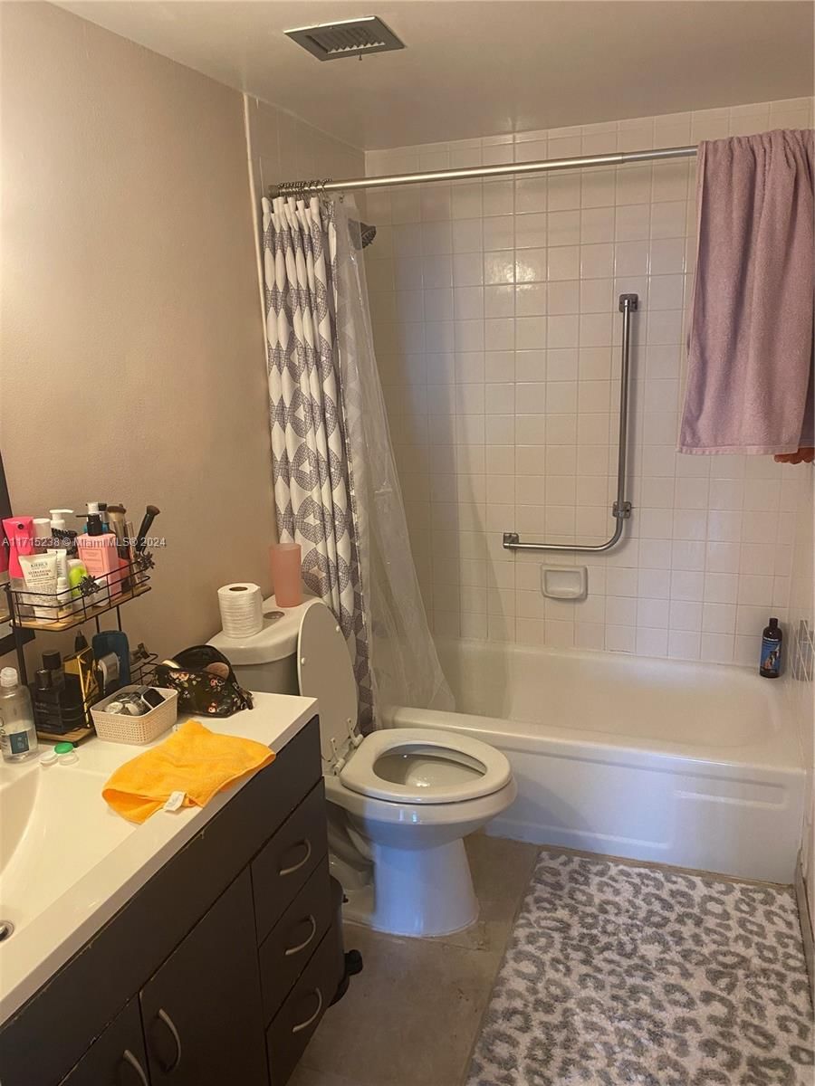 Real estate property located at 919 Hillcrest Dr #208, Broward, Hillcrest East No 20 Cond, Hollywood, FL