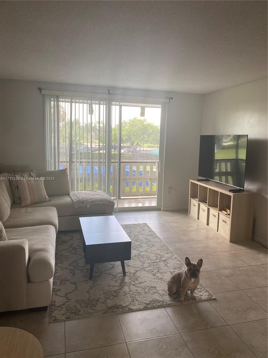 Real estate property located at 919 Hillcrest Dr #208, Broward, Hillcrest East No 20 Cond, Hollywood, FL