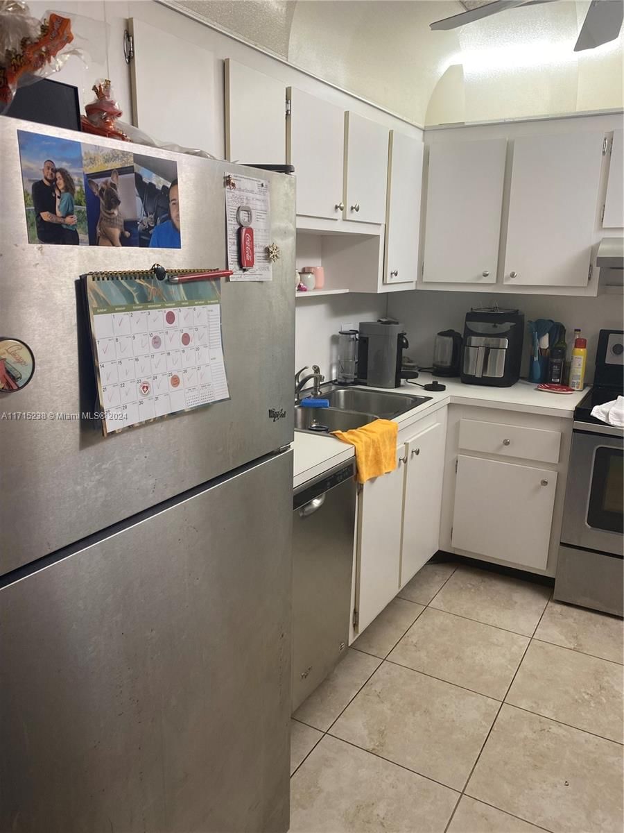 Real estate property located at 919 Hillcrest Dr #208, Broward, Hillcrest East No 20 Cond, Hollywood, FL