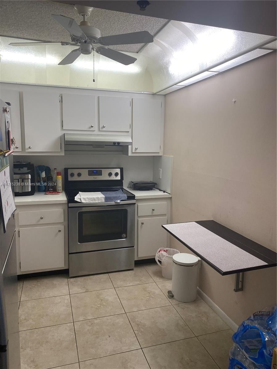 Real estate property located at 919 Hillcrest Dr #208, Broward, Hillcrest East No 20 Cond, Hollywood, FL
