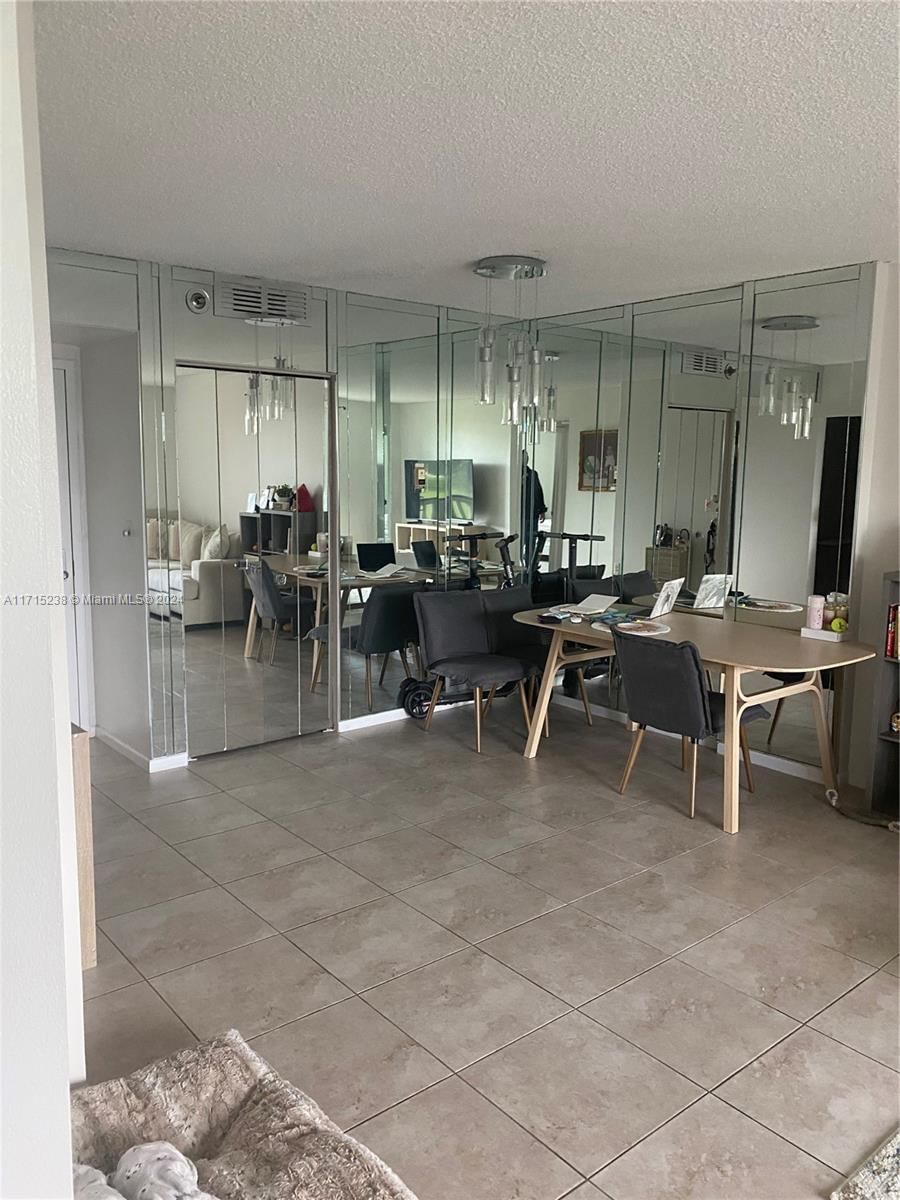 Real estate property located at 919 Hillcrest Dr #208, Broward, Hillcrest East No 20 Cond, Hollywood, FL