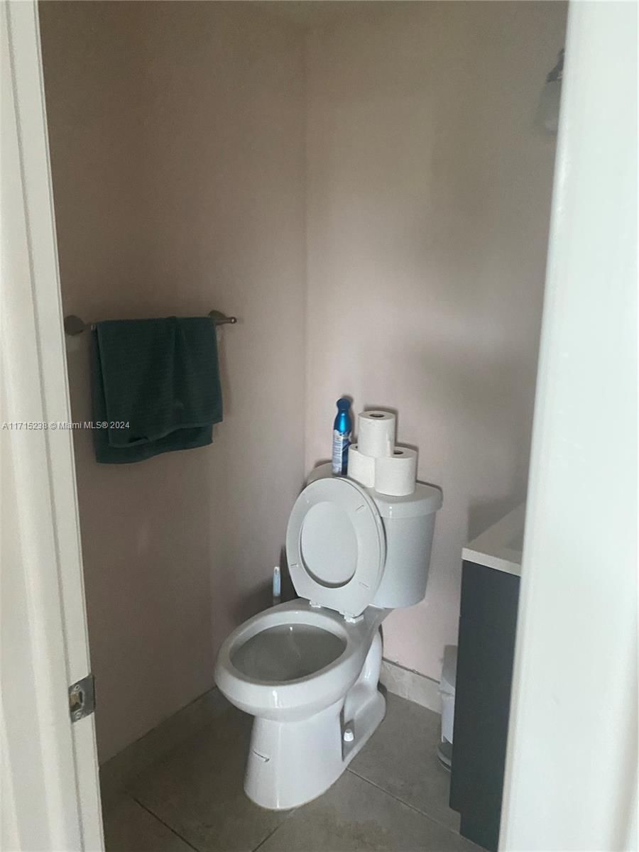 Real estate property located at 919 Hillcrest Dr #208, Broward, Hillcrest East No 20 Cond, Hollywood, FL