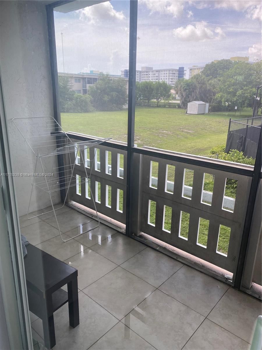 Real estate property located at 919 Hillcrest Dr #208, Broward, Hillcrest East No 20 Cond, Hollywood, FL
