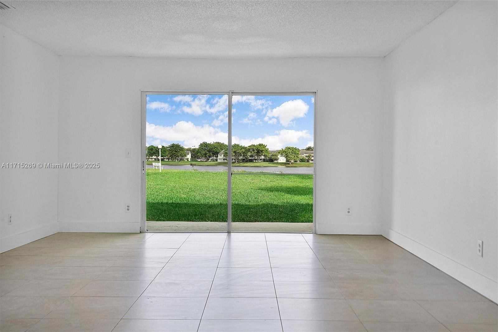 Real estate property located at 3417 44th St #103, Broward, Summer Lake, Oakland Park, FL