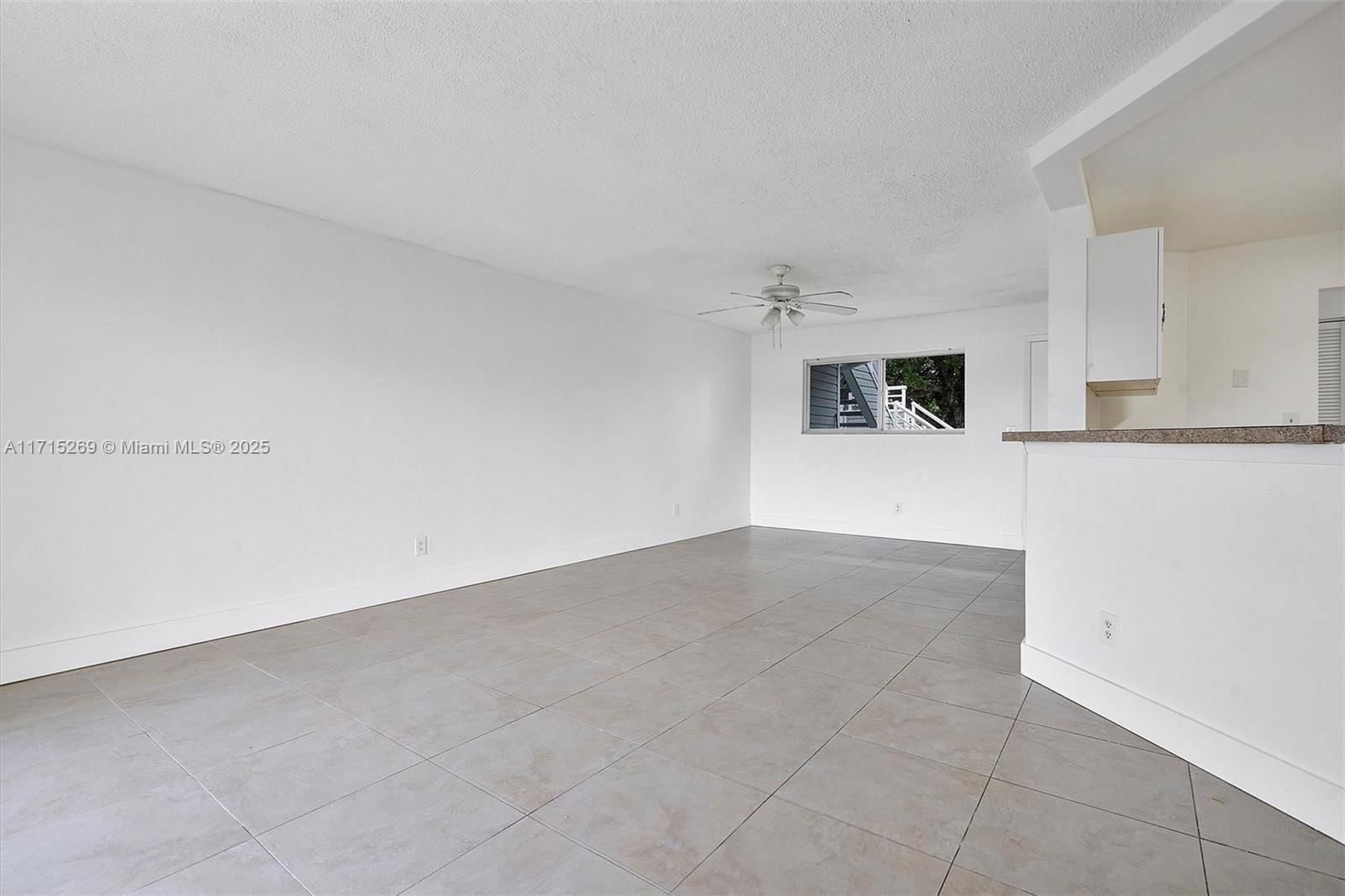 Real estate property located at 3417 44th St #103, Broward, Summer Lake, Oakland Park, FL