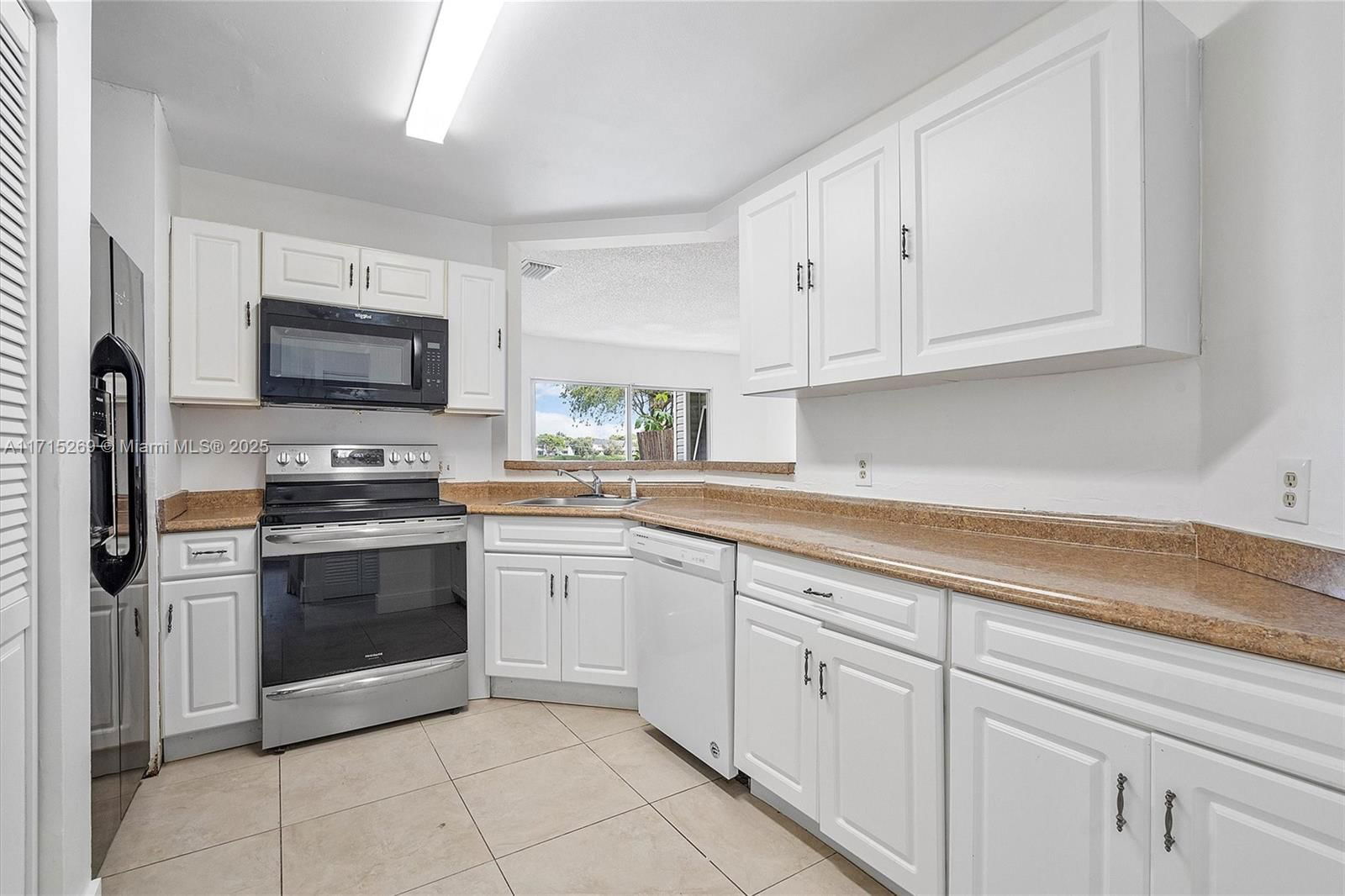 Real estate property located at 3417 44th St #103, Broward, Summer Lake, Oakland Park, FL