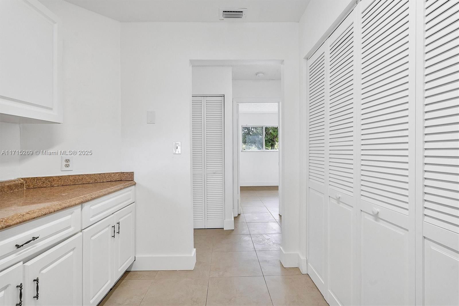 Real estate property located at 3417 44th St #103, Broward, Summer Lake, Oakland Park, FL