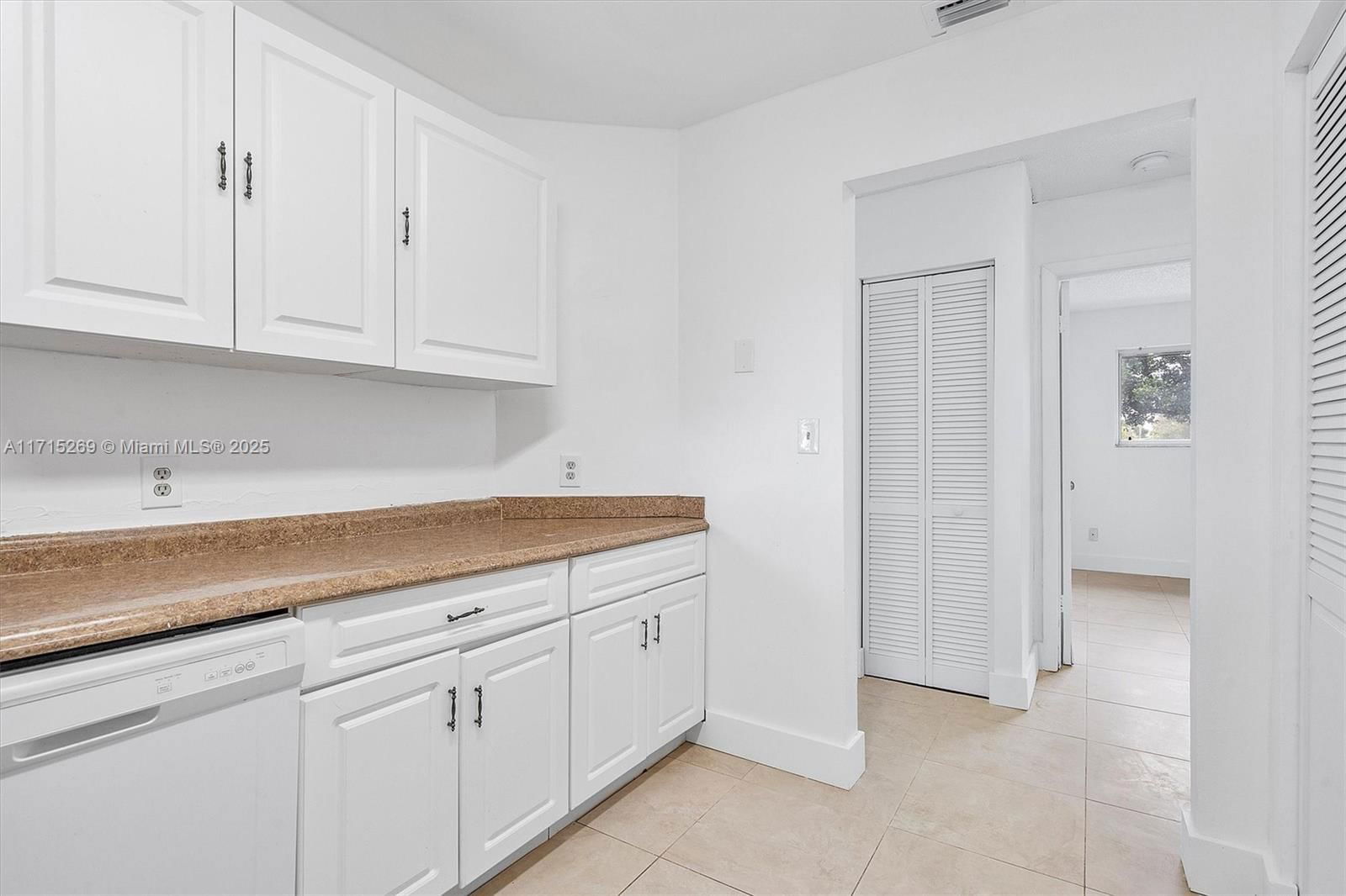Real estate property located at 3417 44th St #103, Broward, Summer Lake, Oakland Park, FL