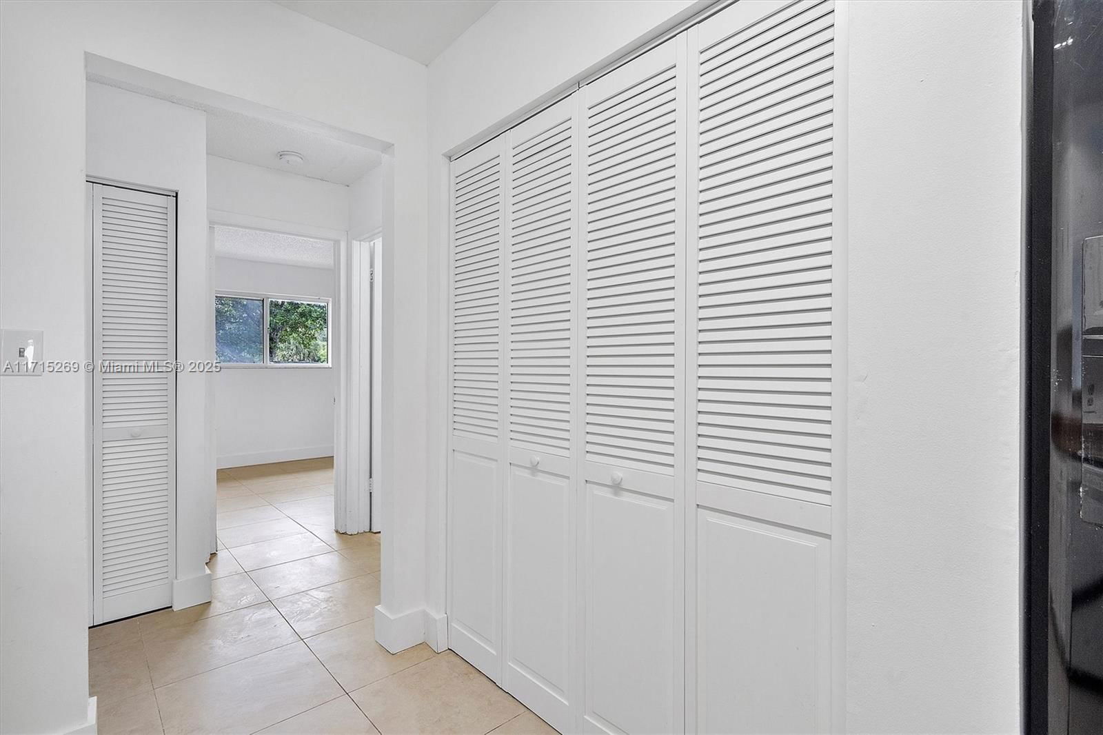 Real estate property located at 3417 44th St #103, Broward, Summer Lake, Oakland Park, FL