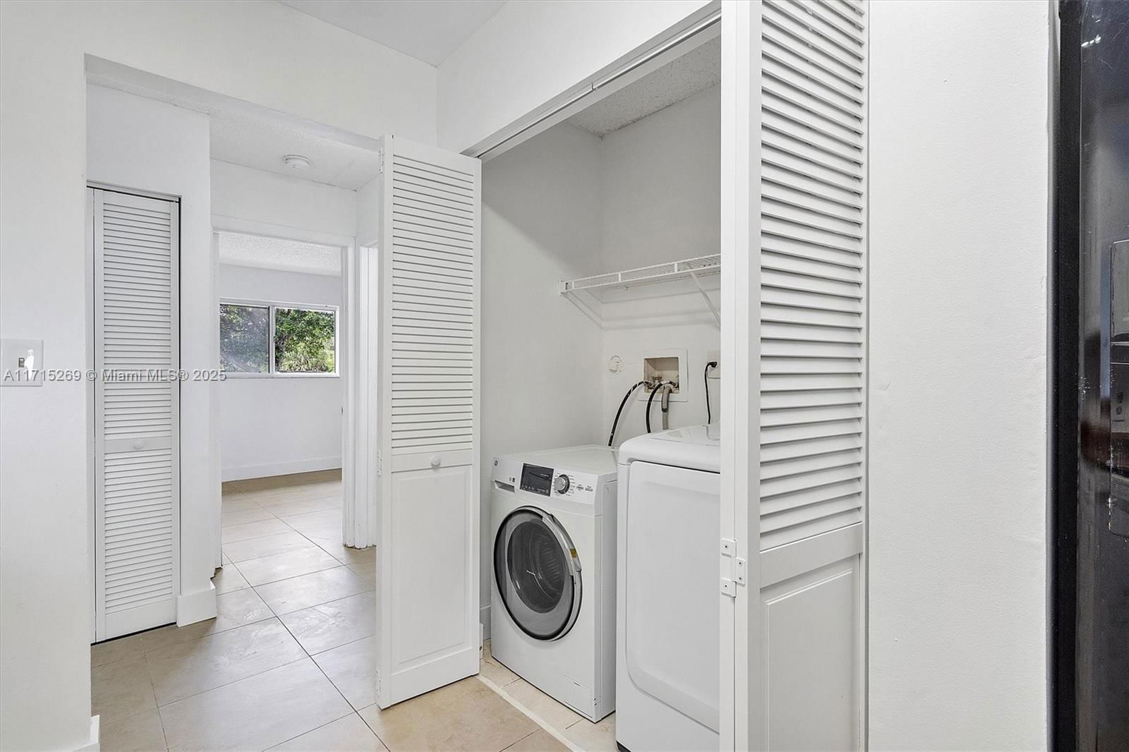 Real estate property located at 3417 44th St #103, Broward, Summer Lake, Oakland Park, FL