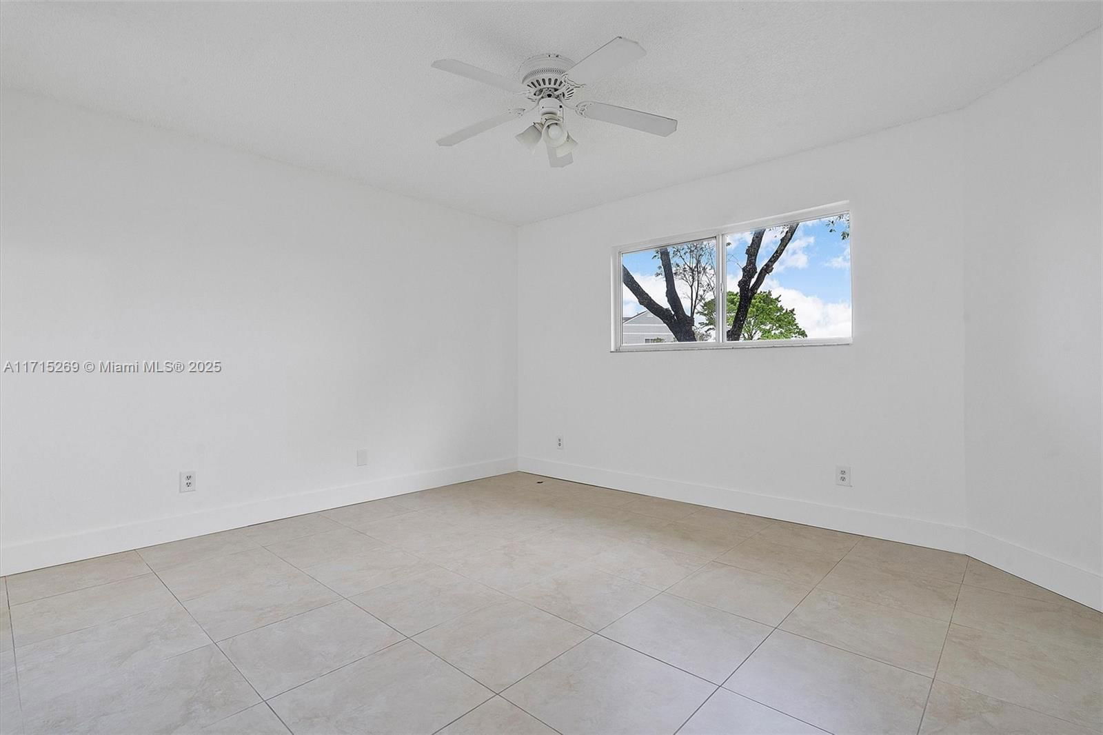 Real estate property located at 3417 44th St #103, Broward, Summer Lake, Oakland Park, FL