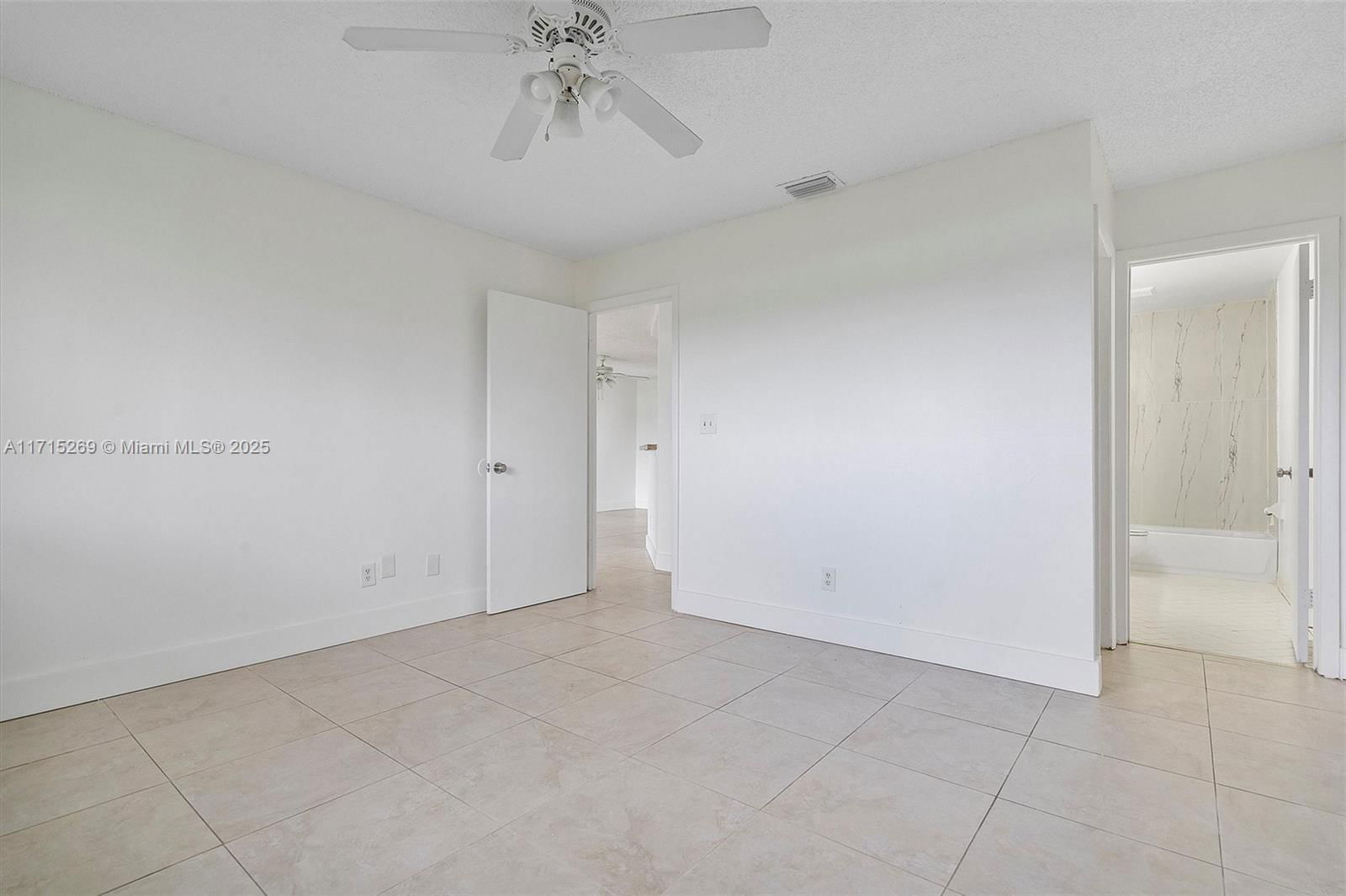 Real estate property located at 3417 44th St #103, Broward, Summer Lake, Oakland Park, FL