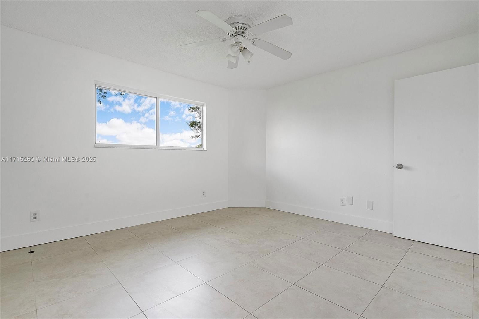 Real estate property located at 3417 44th St #103, Broward, Summer Lake, Oakland Park, FL
