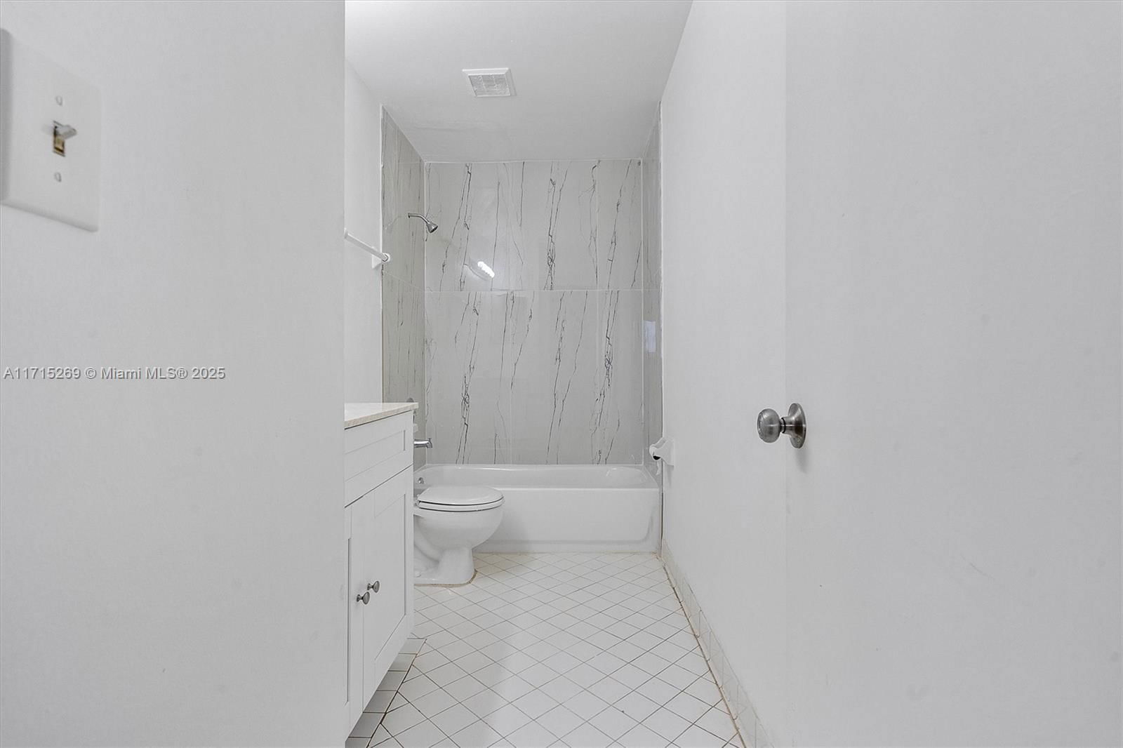 Real estate property located at 3417 44th St #103, Broward, Summer Lake, Oakland Park, FL