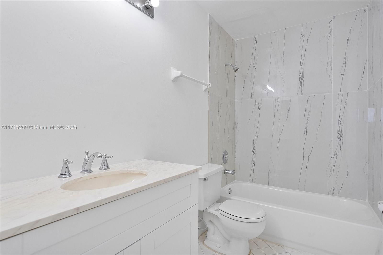 Real estate property located at 3417 44th St #103, Broward, Summer Lake, Oakland Park, FL