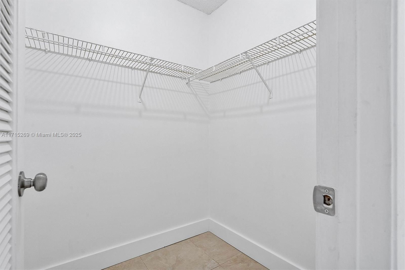Real estate property located at 3417 44th St #103, Broward, Summer Lake, Oakland Park, FL