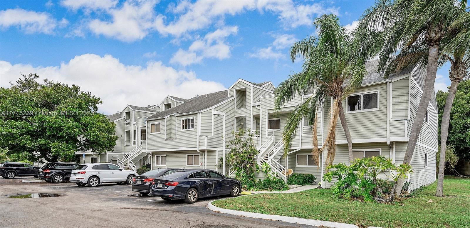 Real estate property located at 3417 44th St #103, Broward, Summer Lake, Oakland Park, FL