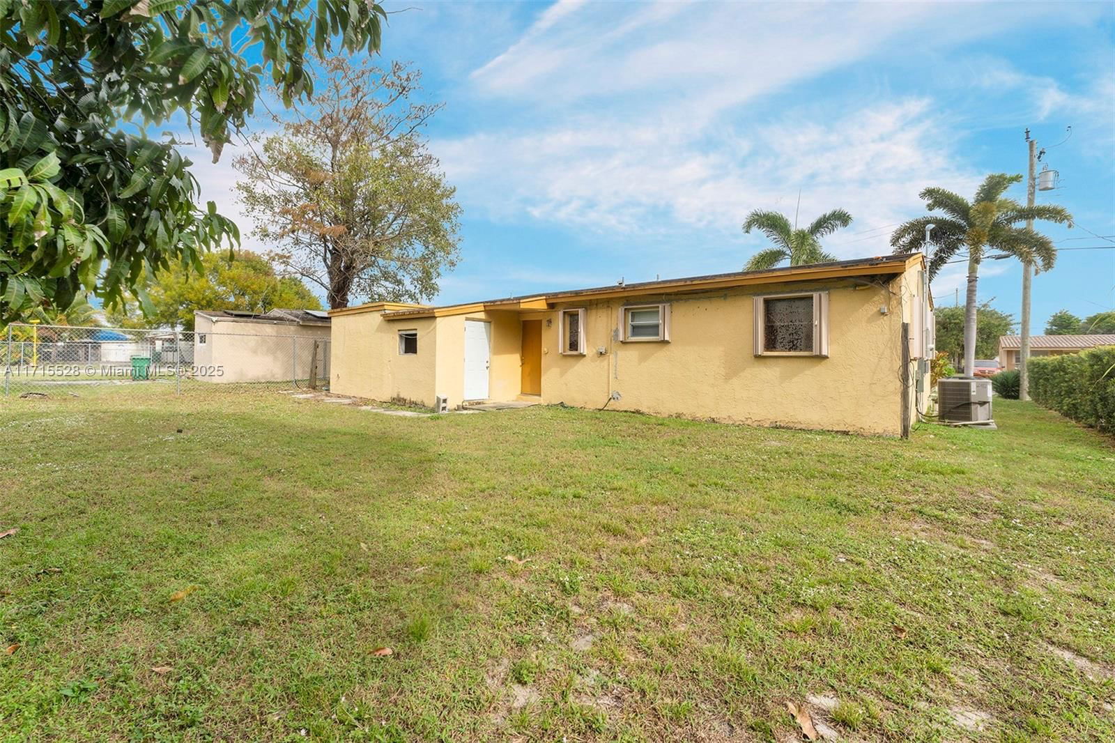 Real estate property located at 881 34th Ter, Broward, Sunrise Heights, Lauderhill, FL