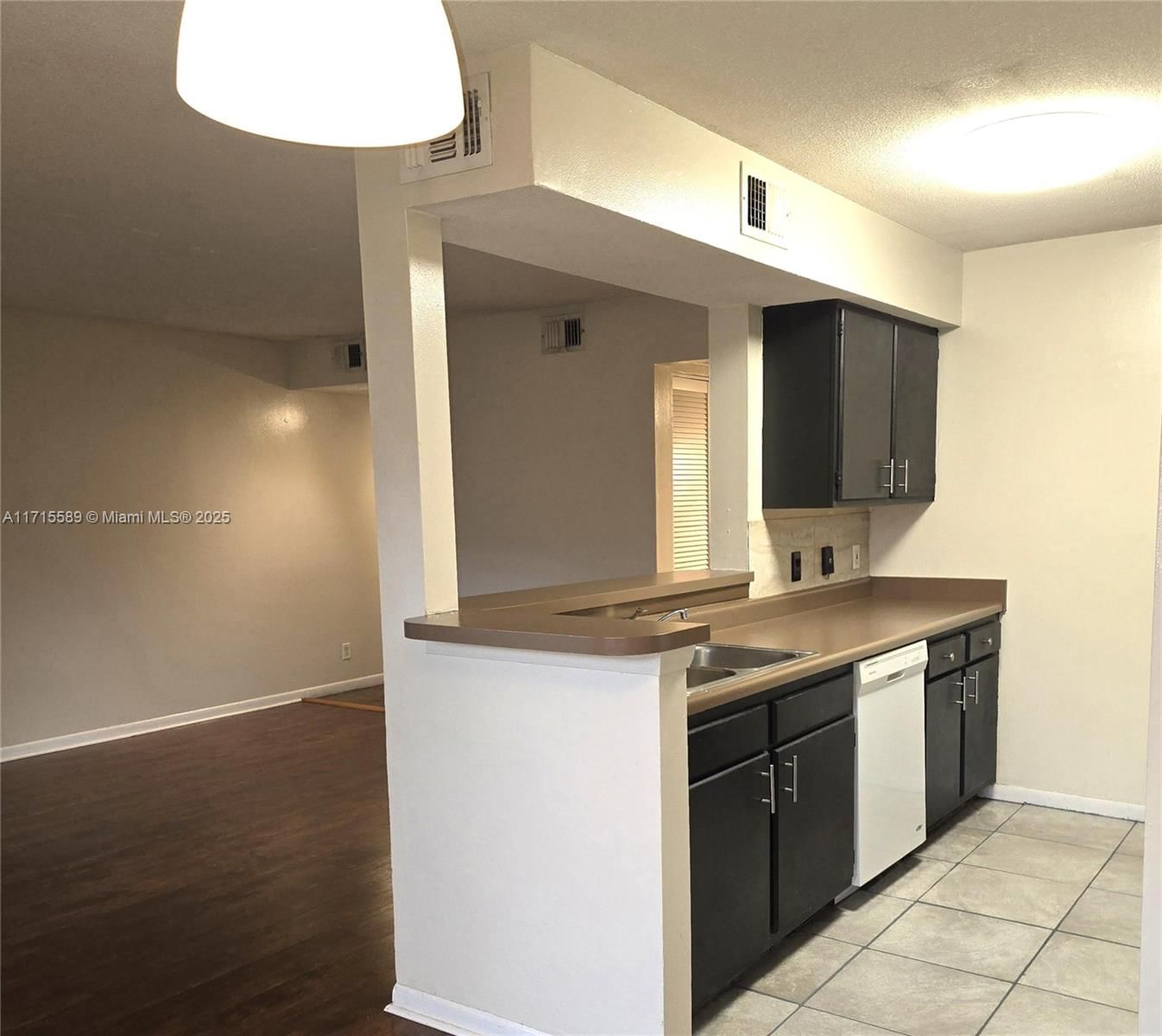 Real estate property located at 815 Boynton Beach Blvd #2-104, Palm Beach, Casablanca Isles Condo, Boynton Beach, FL