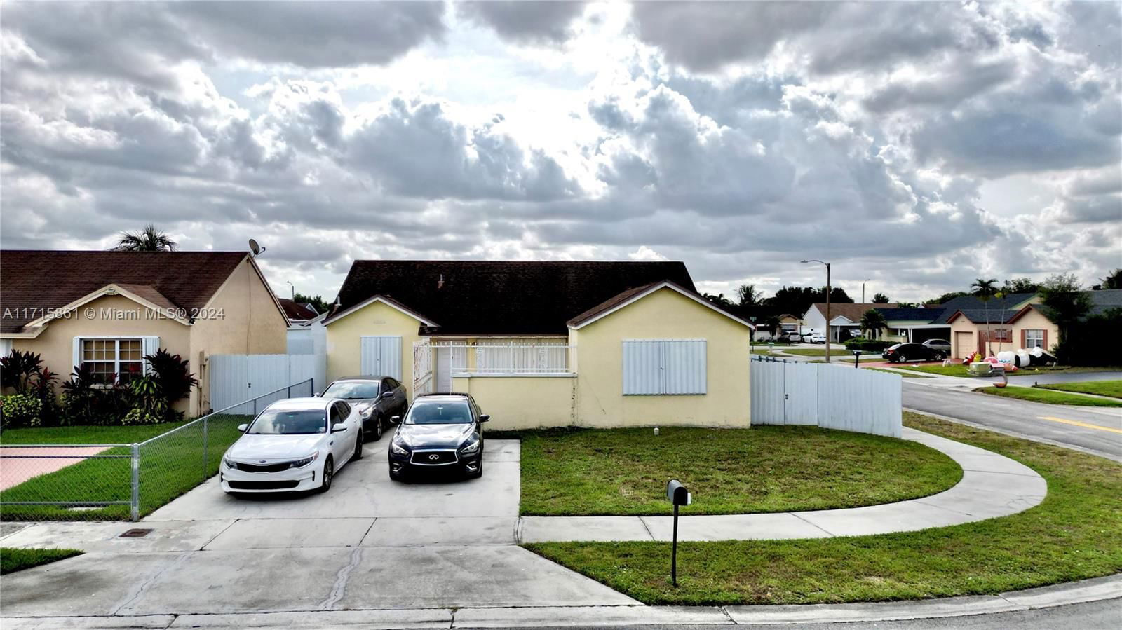 Real estate property located at 3252 203rd Ln, Miami-Dade, LESLIE PATIO HOMES SEC 4, Miami Gardens, FL