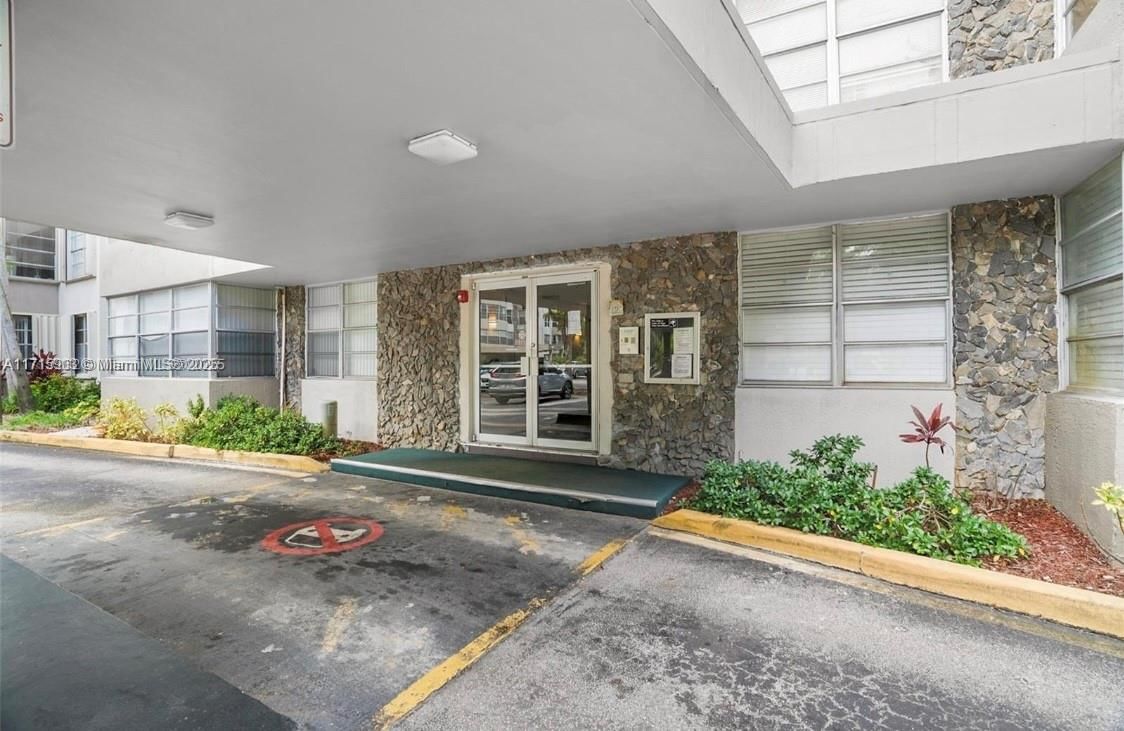 Real estate property located at 6700 Cypress Rd #512, Broward, Plantation Place Condo, Plantation, FL