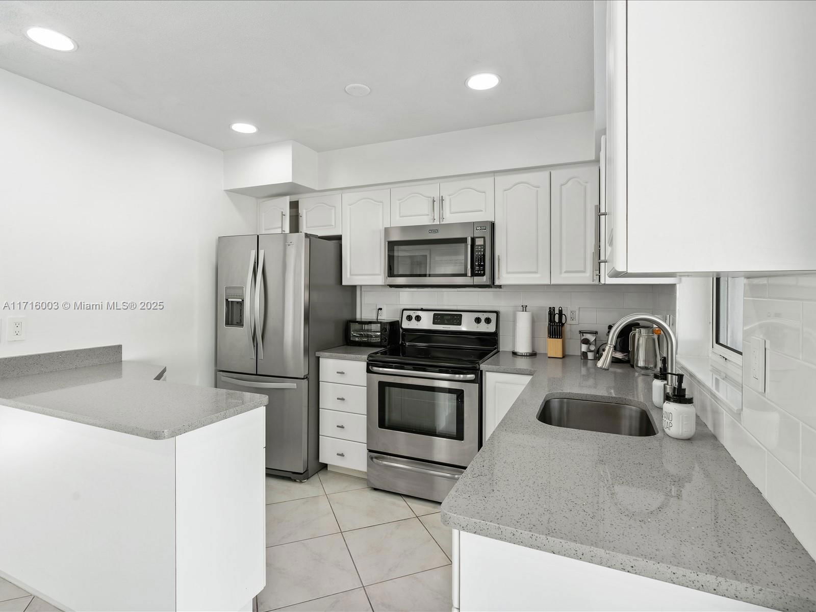 Real estate property located at 6341 Simms St, Broward, Driftwood Plaza No 3, Hollywood, FL