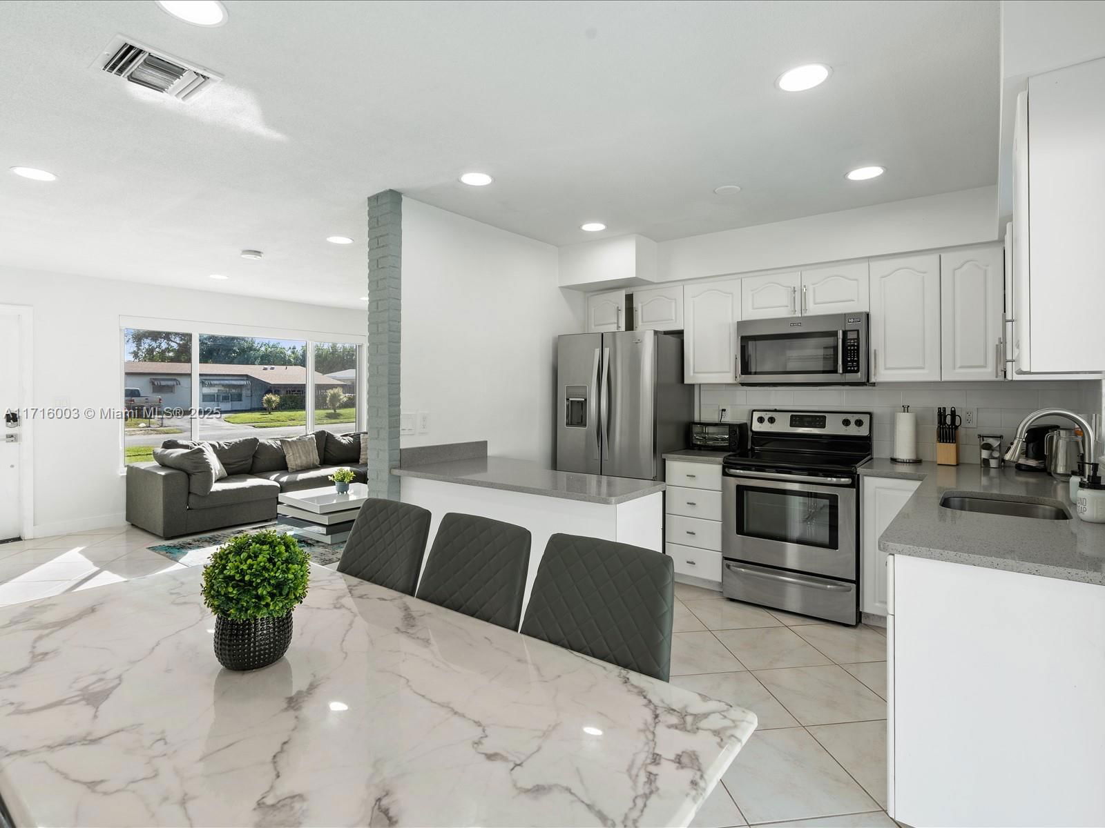 Real estate property located at 6341 Simms St, Broward, Driftwood Plaza No 3, Hollywood, FL