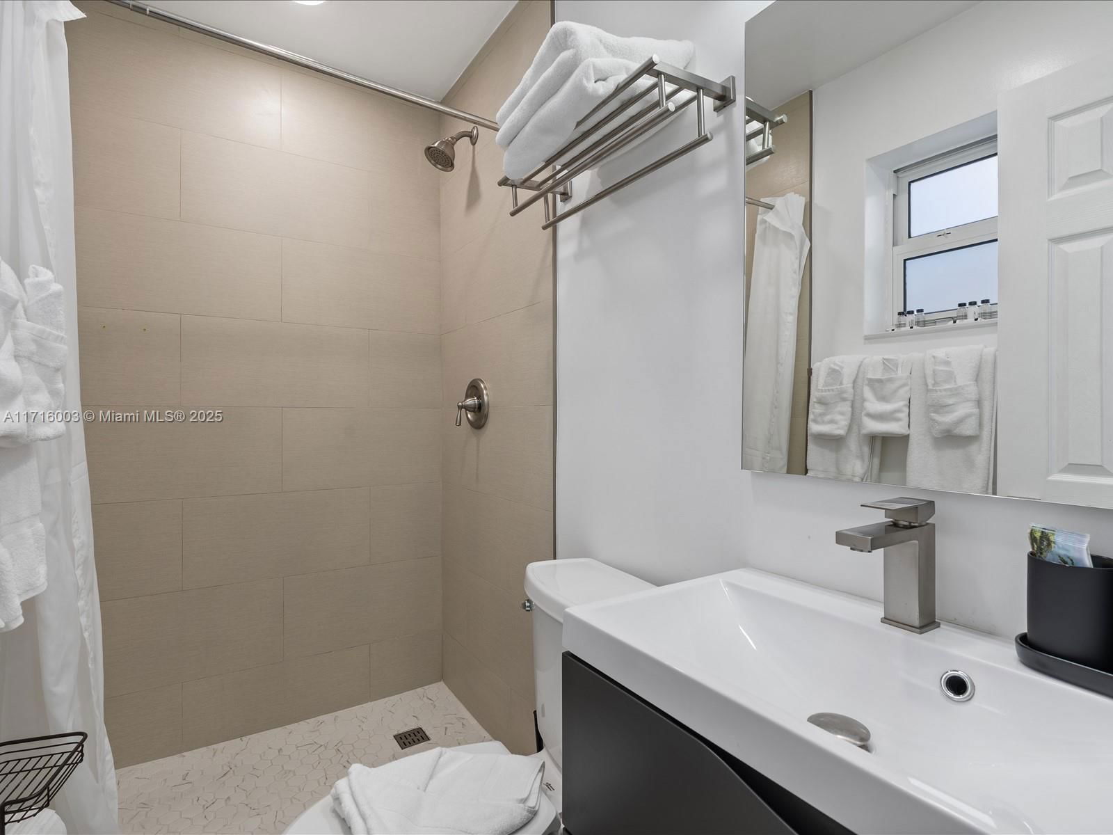 Real estate property located at 6341 Simms St, Broward, Driftwood Plaza No 3, Hollywood, FL
