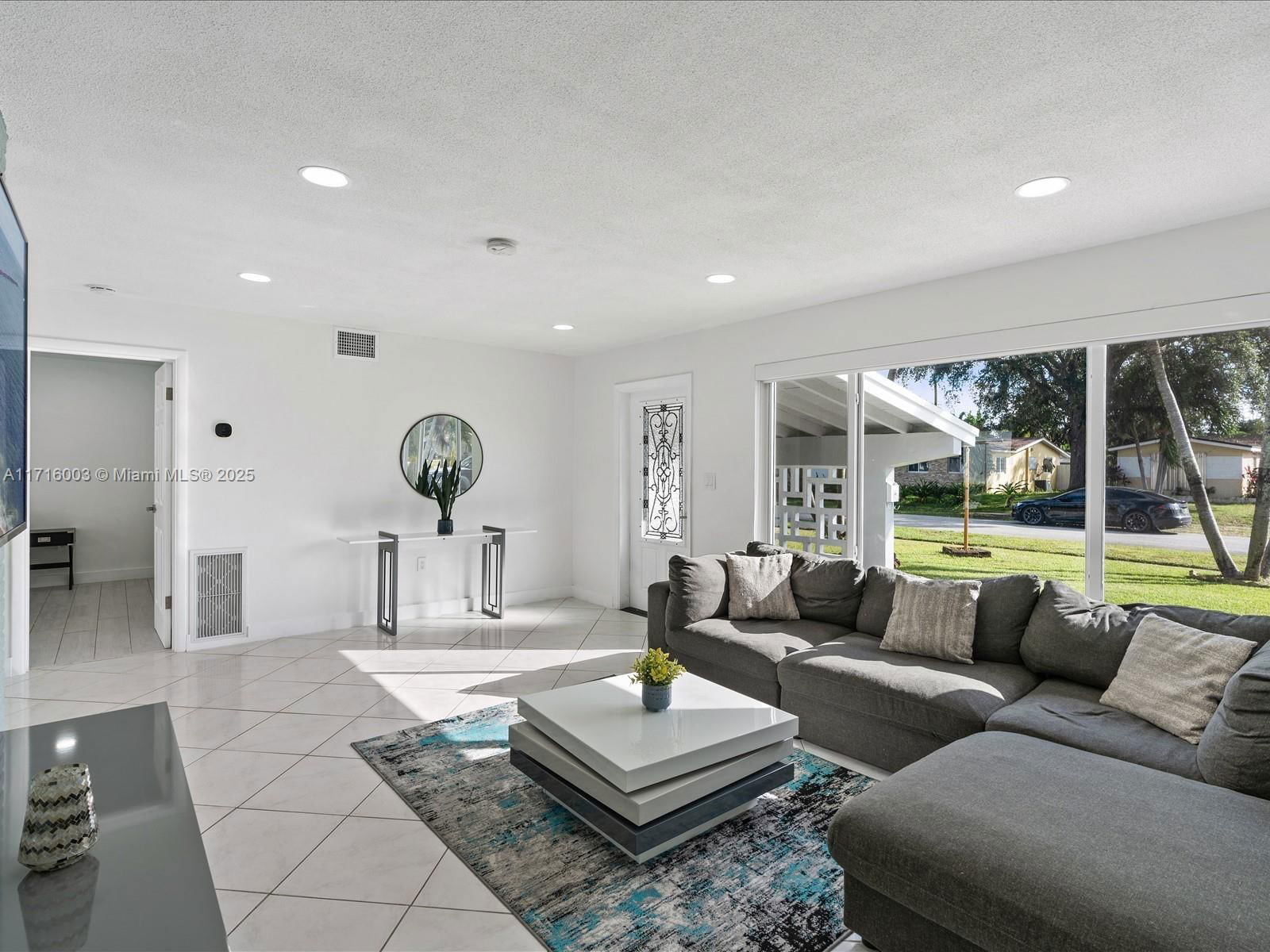 Real estate property located at 6341 Simms St, Broward, Driftwood Plaza No 3, Hollywood, FL