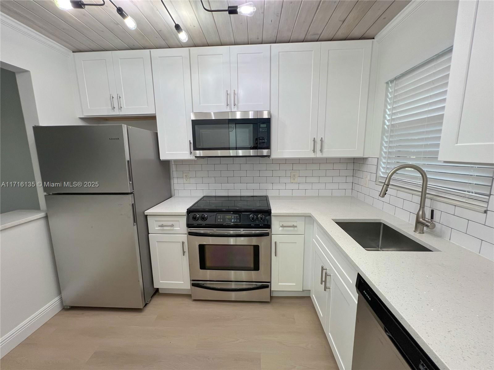 Real estate property located at 1638 Embassy Dr #301, Palm Beach, Jamestown Condo, West Palm Beach, FL
