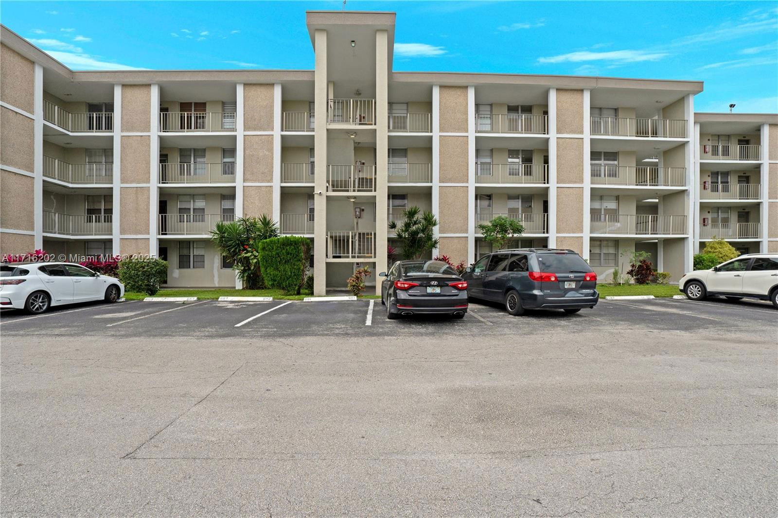 Real estate property located at 2901 48th Ave #355, Broward, CYPRESS CHASE CONDO NO 2, Lauderdale Lakes, FL