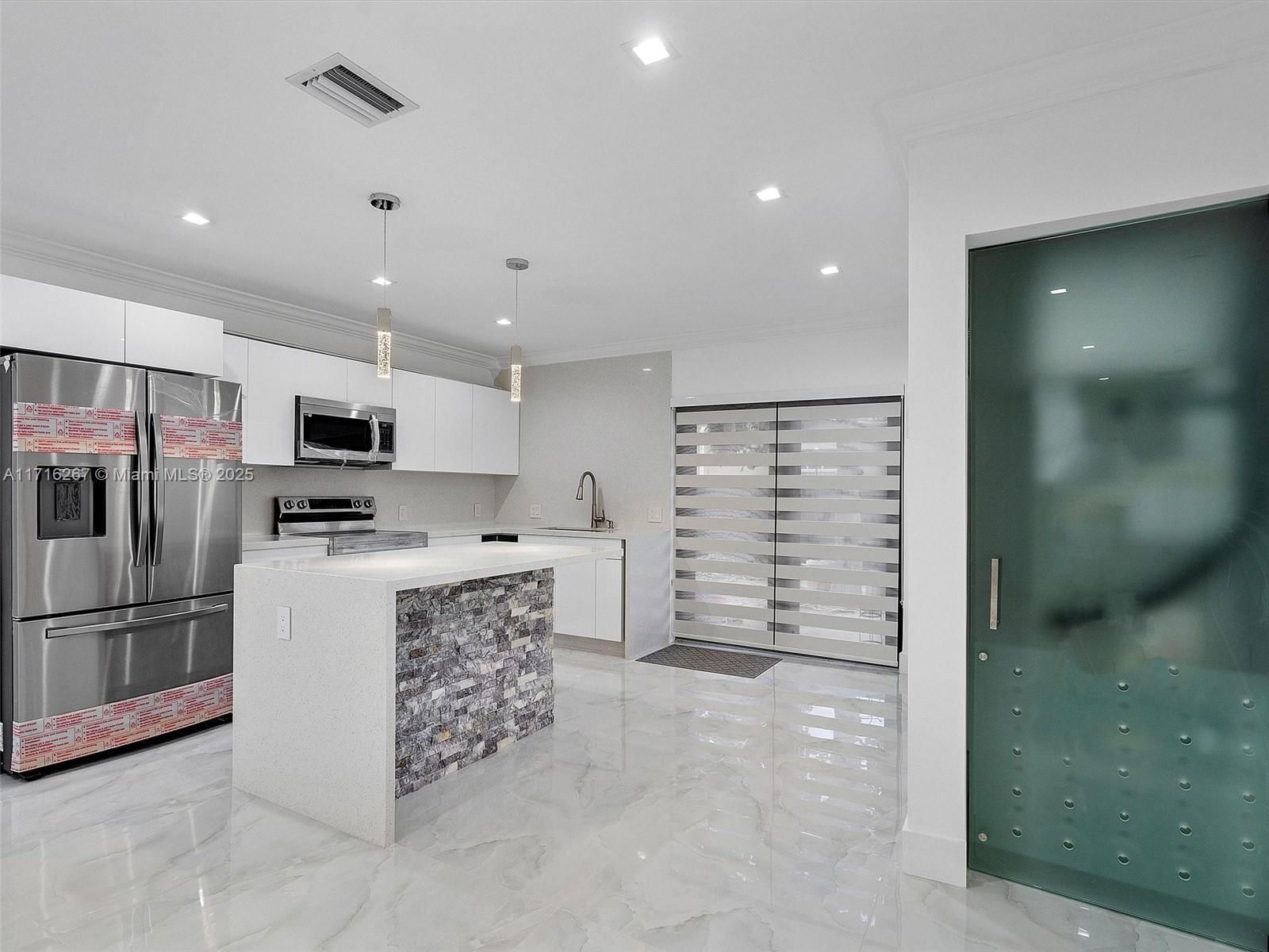 Real estate property located at 501 59th St, Miami-dade, Logan Crest Rev Pl, Hialeah, FL