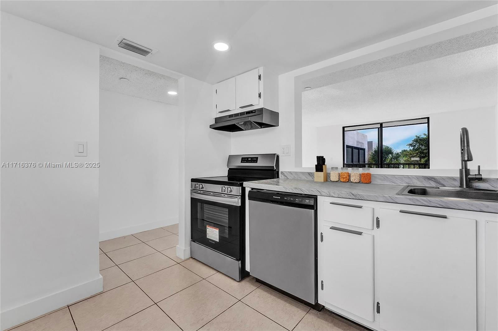Real estate property located at 8650 133rd Ave Rd #410, Miami-dade, Horizons West Condo #7, Miami, FL