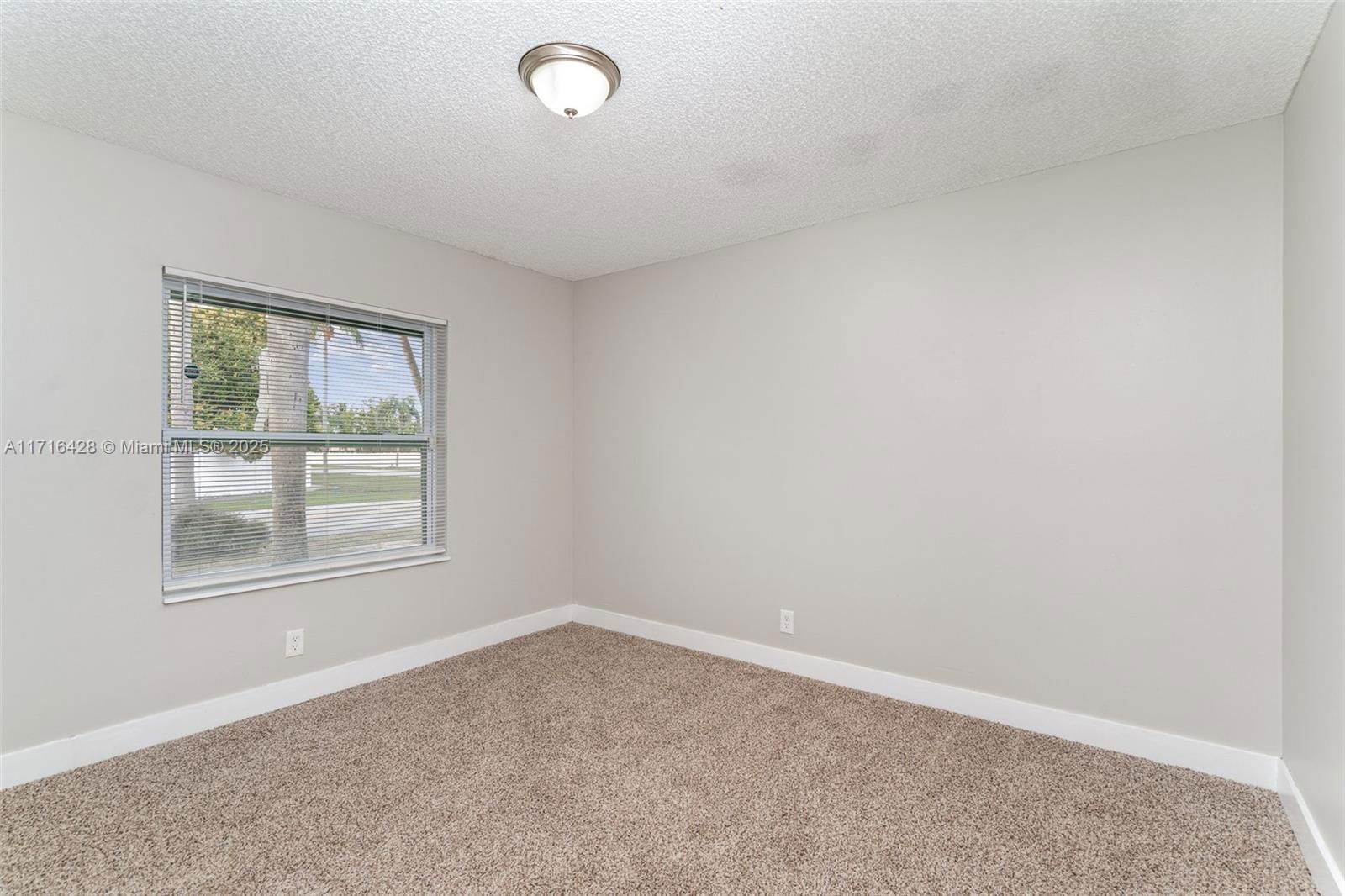 Real estate property located at 5865 Ellis Hollow Rd W, Palm Beach, Lantana Homes 2, Lake Worth, FL