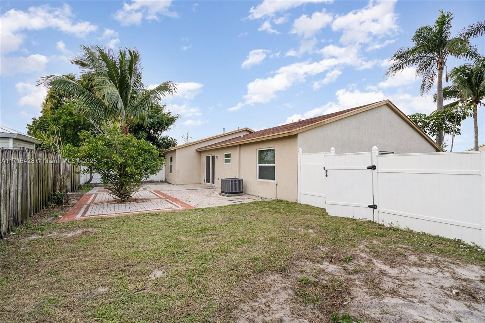 Real estate property located at 5865 Ellis Hollow Rd W, Palm Beach, Lantana Homes 2, Lake Worth, FL