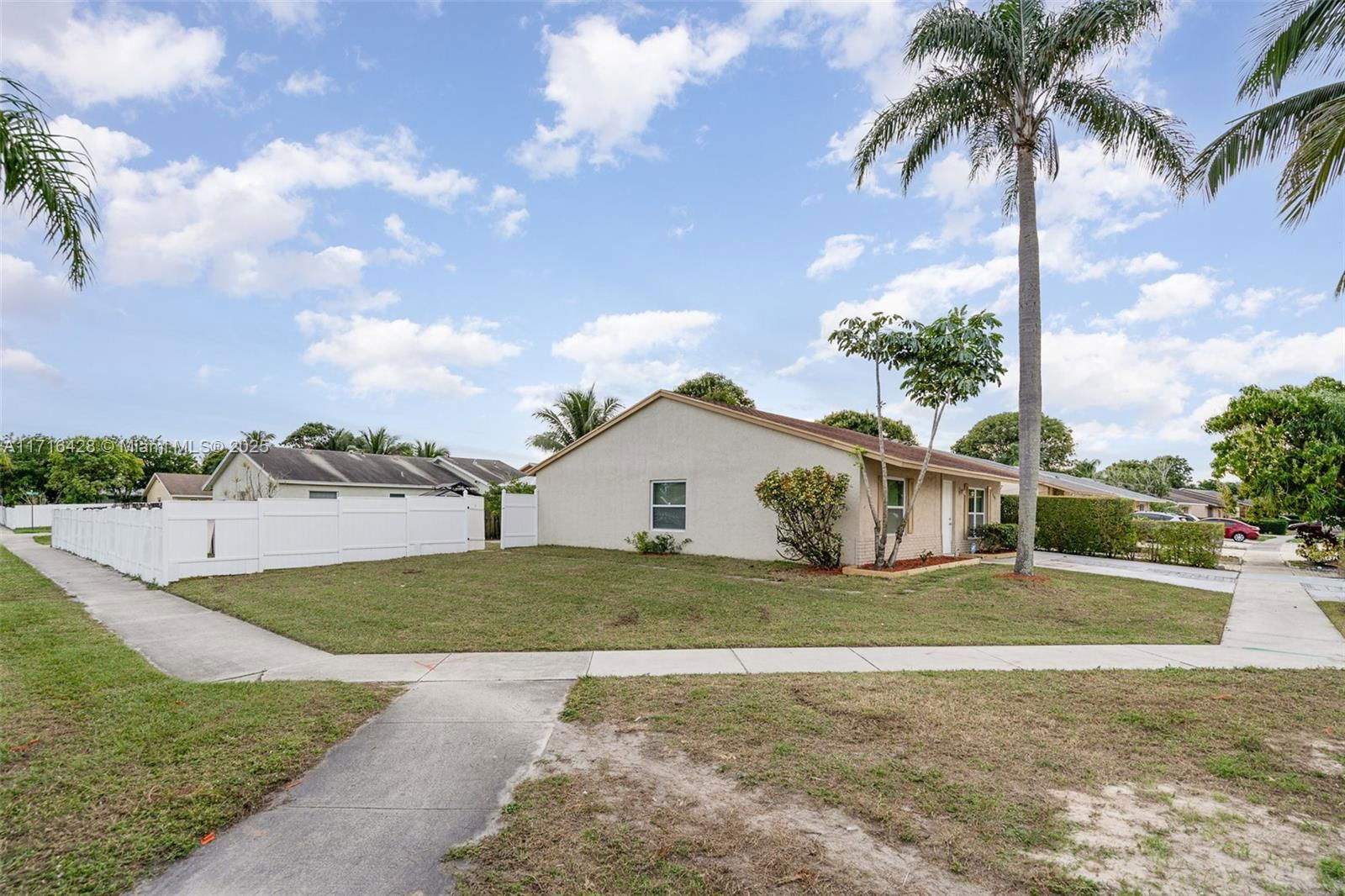 Real estate property located at 5865 Ellis Hollow Rd W, Palm Beach, Lantana Homes 2, Lake Worth, FL