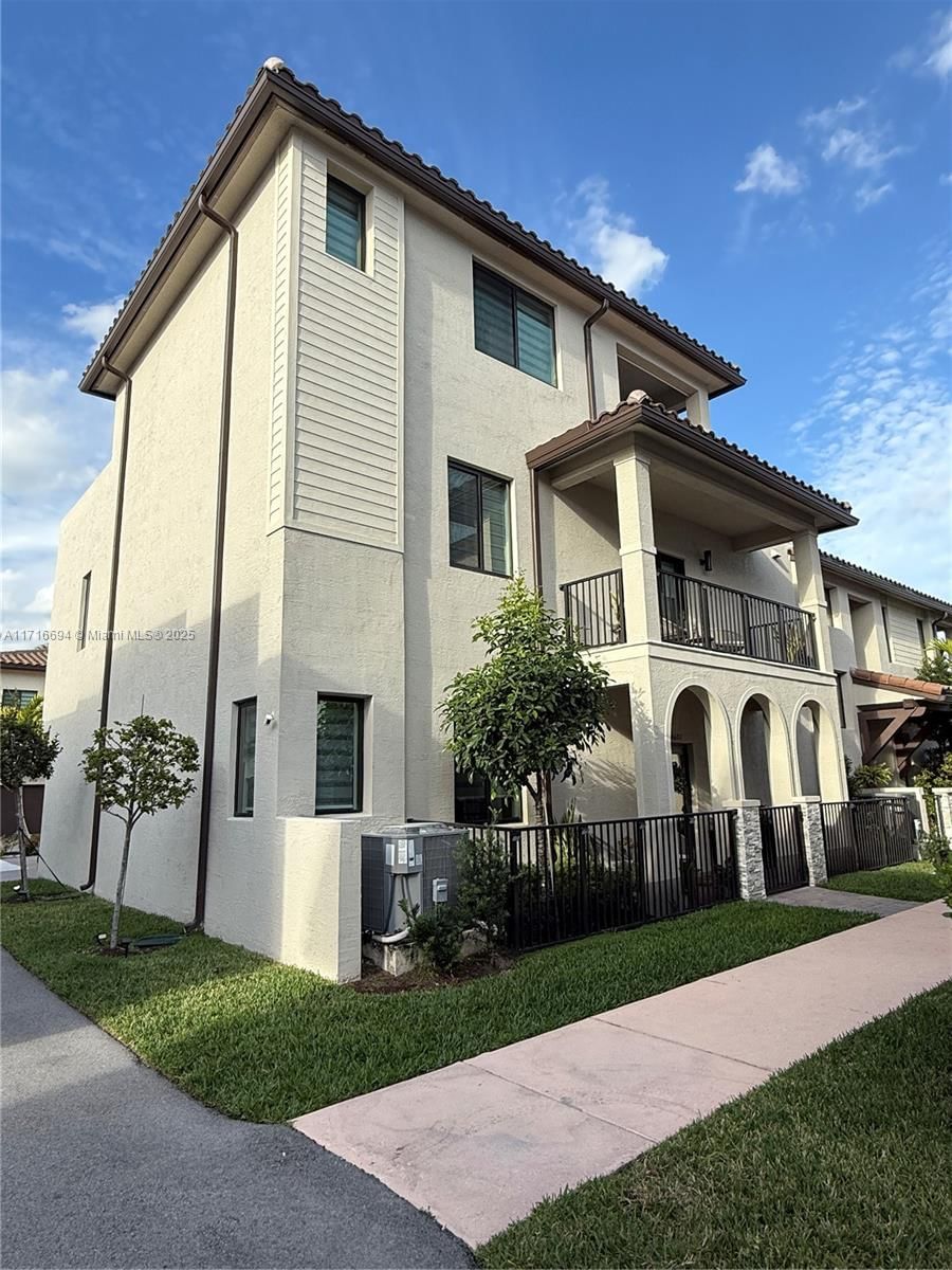 Real estate property located at 4601 83rd Ct, Miami-dade, Downtown Doral South Phas, Doral, FL