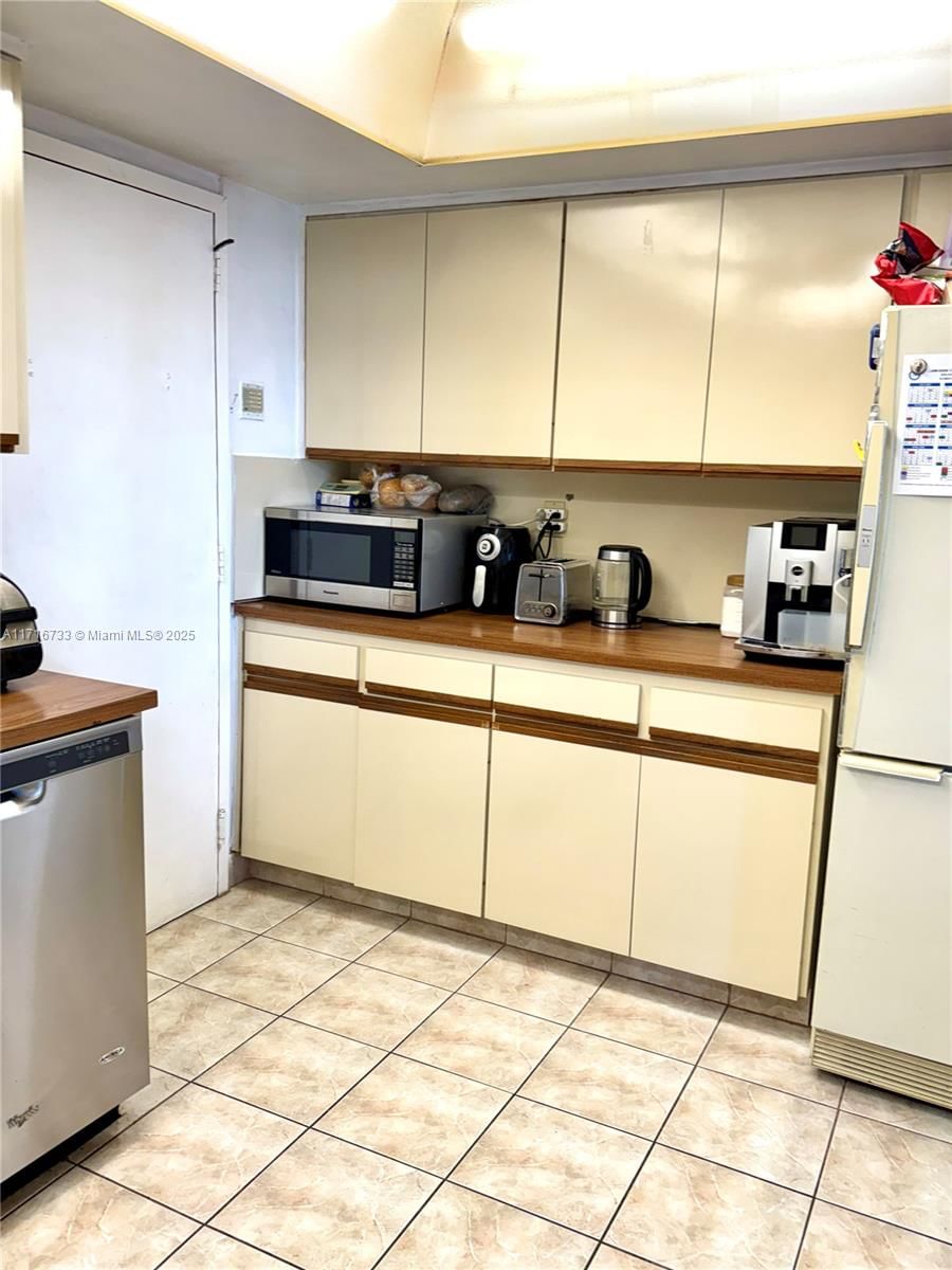 Real estate property located at 17720 Bay Rd #803, Miami-dade, Bay Country Club Condo, Sunny Isles Beach, FL