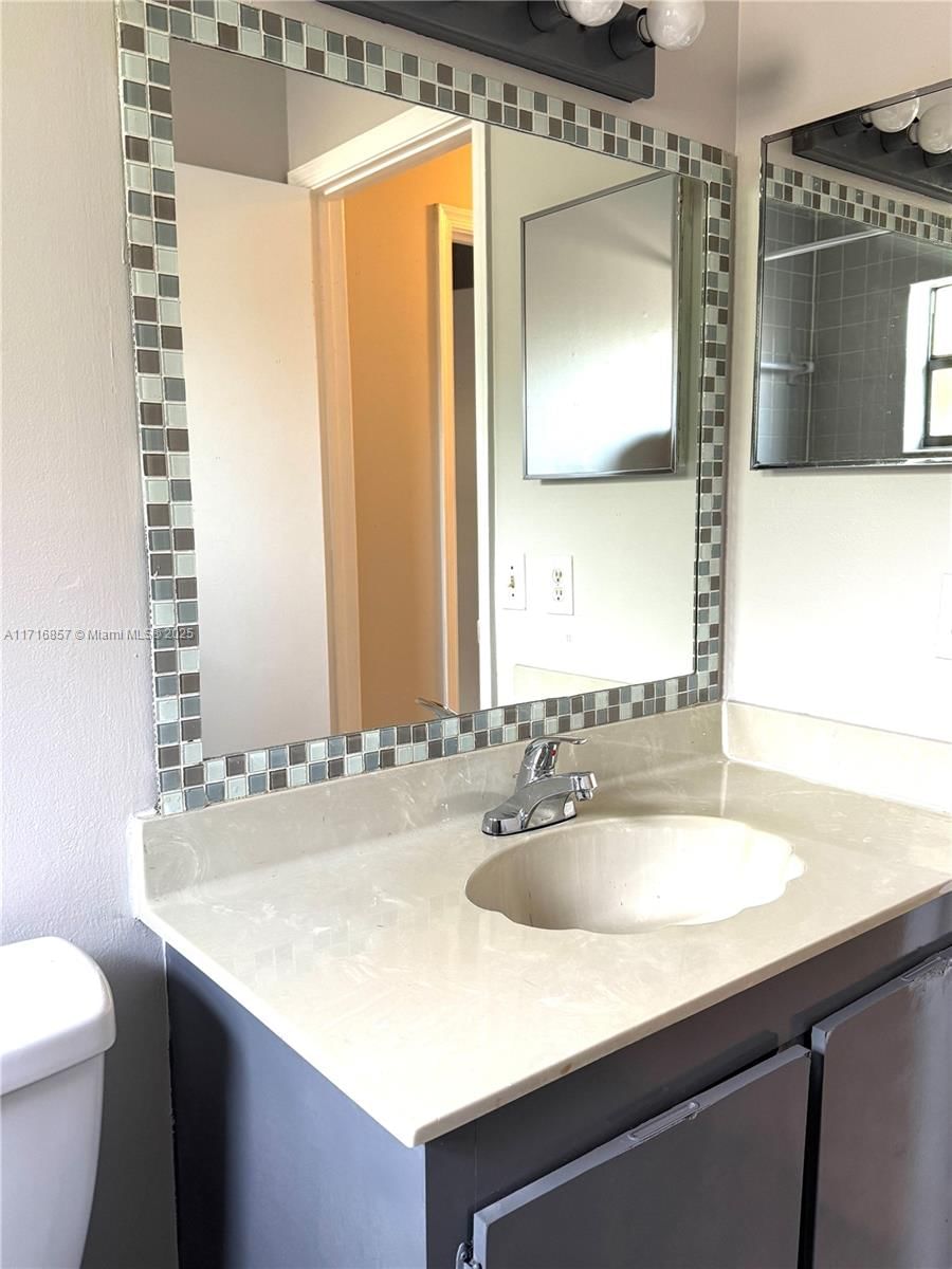 Real estate property located at 3562 95th Ter #2Q, Broward, Grenadier Lakes At Welleb, Sunrise, FL
