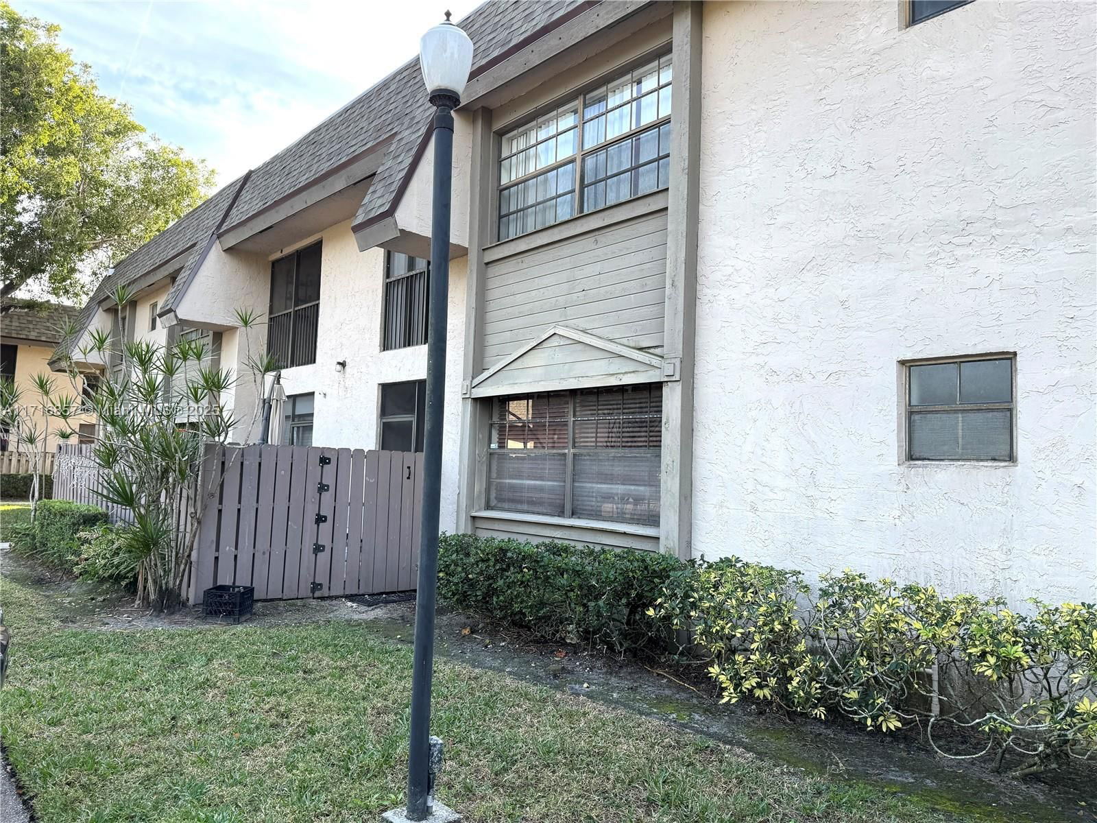 Real estate property located at 3562 95th Ter #2Q, Broward, Grenadier Lakes At Welleb, Sunrise, FL