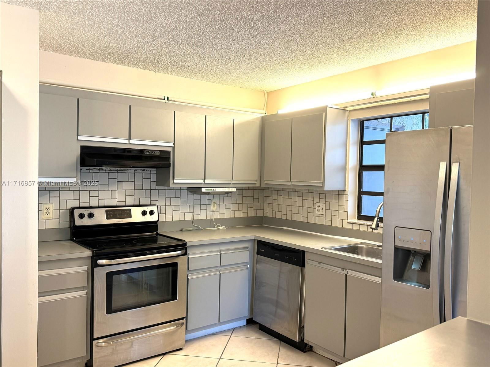 Real estate property located at 3562 95th Ter #2Q, Broward, Grenadier Lakes At Welleb, Sunrise, FL